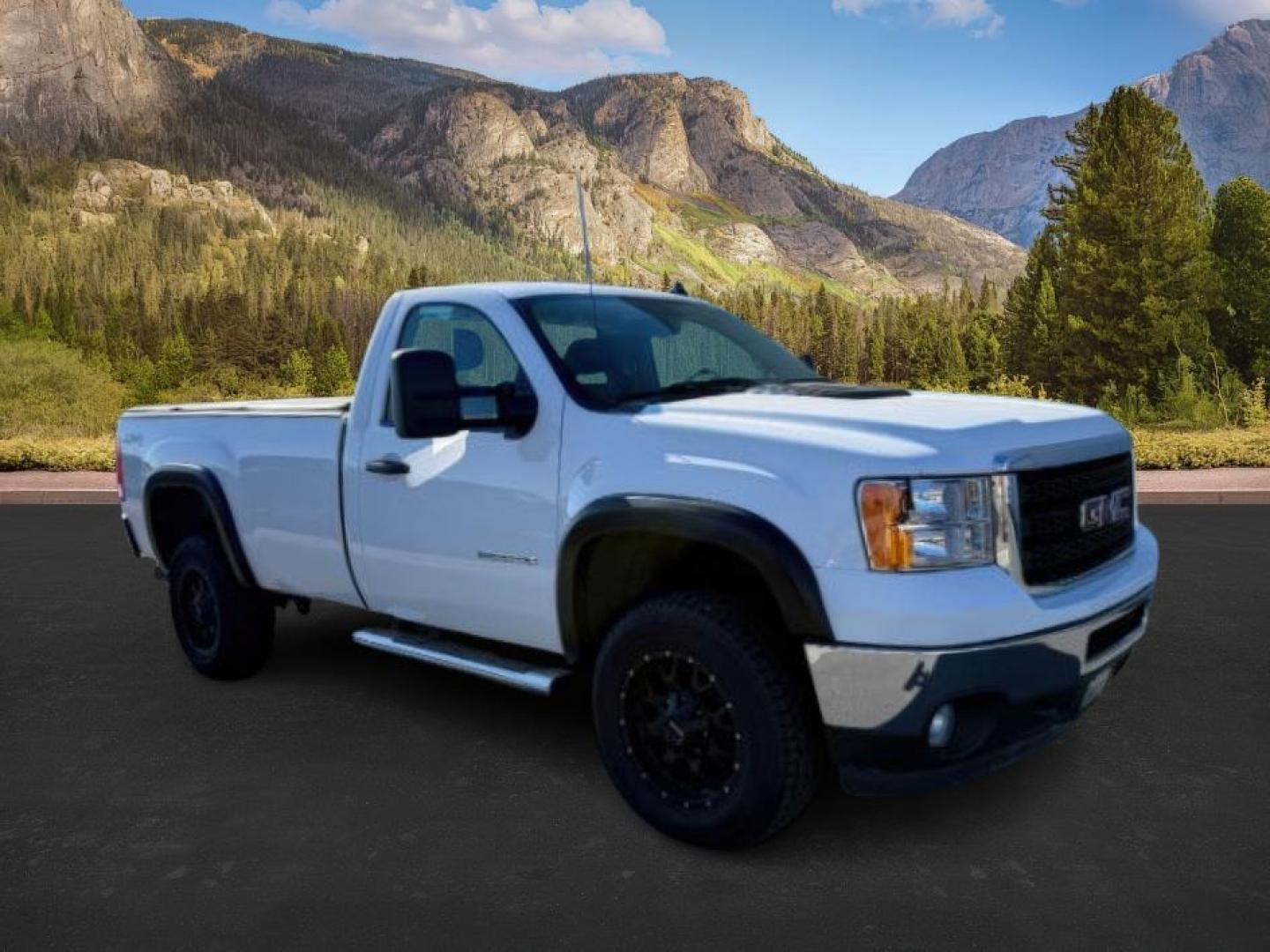 2013 Summit White /Dark Titanium GMC Sierra 2500HD SLE (1GT02ZC87DZ) with an Duramax 6.6L V-8 diesel direct injection engine, AUTOMATIC transmission, located at 1235 N Woodruff Ave., Idaho Falls, 83401, (208) 523-1053, 43.507172, -112.000488 - At Timberline Auto, finding a great deal on your next vehicle is always easy! Our experienced sales staff's goal is to help find you the right vehicle at the right price! Our knowledgeable finance department has options for almost any credit score. We offer extended service contract options to prote - Photo#5