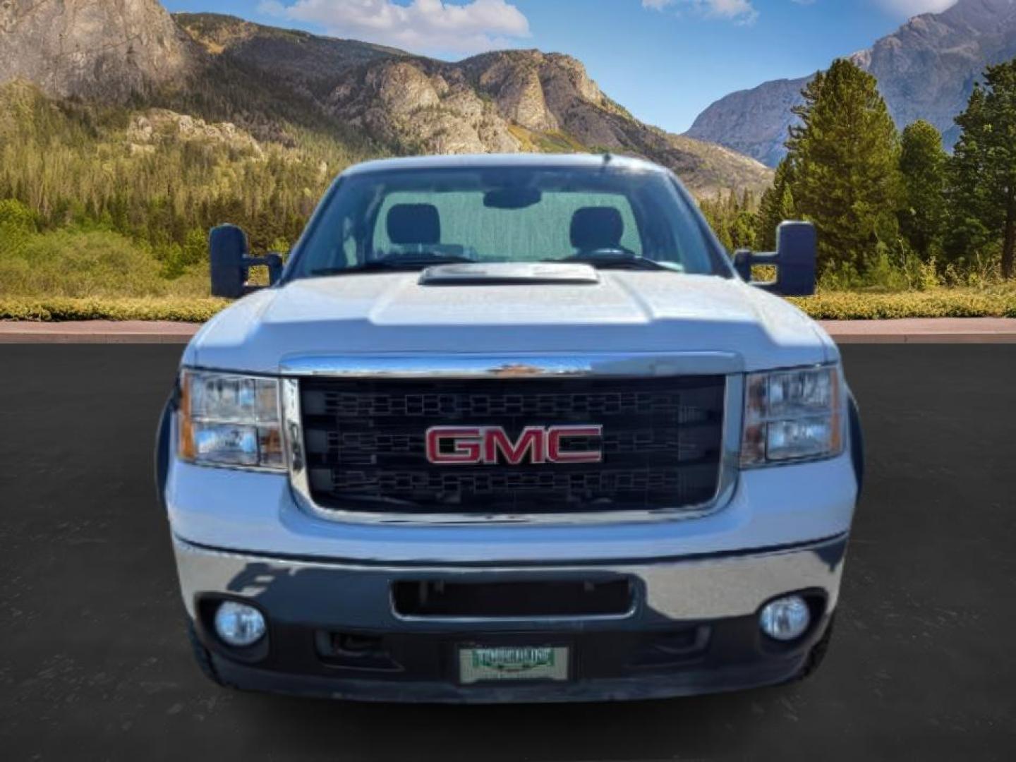 2013 Summit White /Dark Titanium GMC Sierra 2500HD SLE (1GT02ZC87DZ) with an Duramax 6.6L V-8 diesel direct injection engine, AUTOMATIC transmission, located at 1235 N Woodruff Ave., Idaho Falls, 83401, (208) 523-1053, 43.507172, -112.000488 - At Timberline Auto, finding a great deal on your next vehicle is always easy! Our experienced sales staff's goal is to help find you the right vehicle at the right price! Our knowledgeable finance department has options for almost any credit score. We offer extended service contract options to prote - Photo#6
