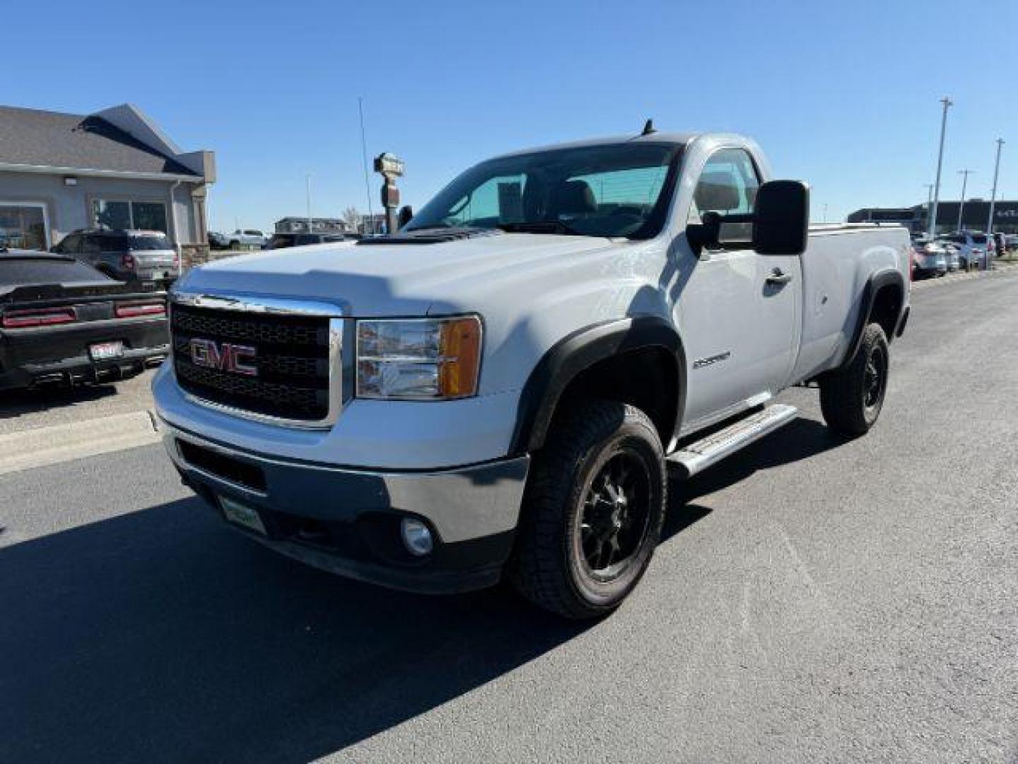 2013 Summit White /Dark Titanium GMC Sierra 2500HD SLE (1GT02ZC87DZ) with an Duramax 6.6L V-8 diesel direct injection engine, AUTOMATIC transmission, located at 1235 N Woodruff Ave., Idaho Falls, 83401, (208) 523-1053, 43.507172, -112.000488 - At Timberline Auto, finding a great deal on your next vehicle is always easy! Our experienced sales staff's goal is to help find you the right vehicle at the right price! Our knowledgeable finance department has options for almost any credit score. We offer extended service contract options to prote - Photo#0