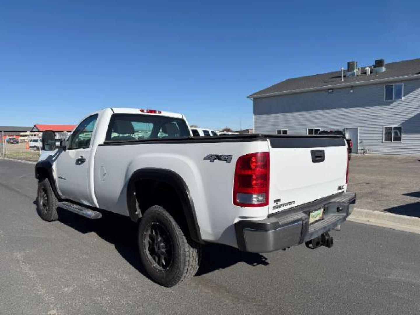 2013 Summit White /Dark Titanium GMC Sierra 2500HD SLE (1GT02ZC87DZ) with an Duramax 6.6L V-8 diesel direct injection engine, AUTOMATIC transmission, located at 1235 N Woodruff Ave., Idaho Falls, 83401, (208) 523-1053, 43.507172, -112.000488 - At Timberline Auto, finding a great deal on your next vehicle is always easy! Our experienced sales staff's goal is to help find you the right vehicle at the right price! Our knowledgeable finance department has options for almost any credit score. We offer extended service contract options to prote - Photo#1