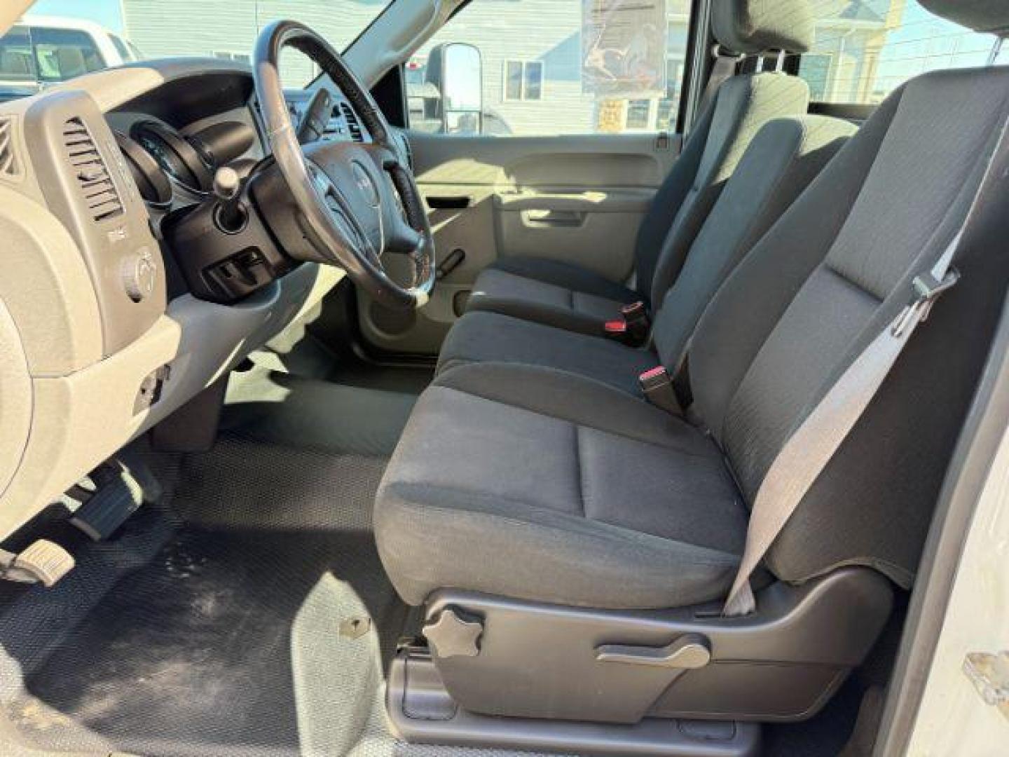 2013 Summit White /Dark Titanium GMC Sierra 2500HD SLE (1GT02ZC87DZ) with an Duramax 6.6L V-8 diesel direct injection engine, AUTOMATIC transmission, located at 1235 N Woodruff Ave., Idaho Falls, 83401, (208) 523-1053, 43.507172, -112.000488 - At Timberline Auto, finding a great deal on your next vehicle is always easy! Our experienced sales staff's goal is to help find you the right vehicle at the right price! Our knowledgeable finance department has options for almost any credit score. We offer extended service contract options to prote - Photo#8