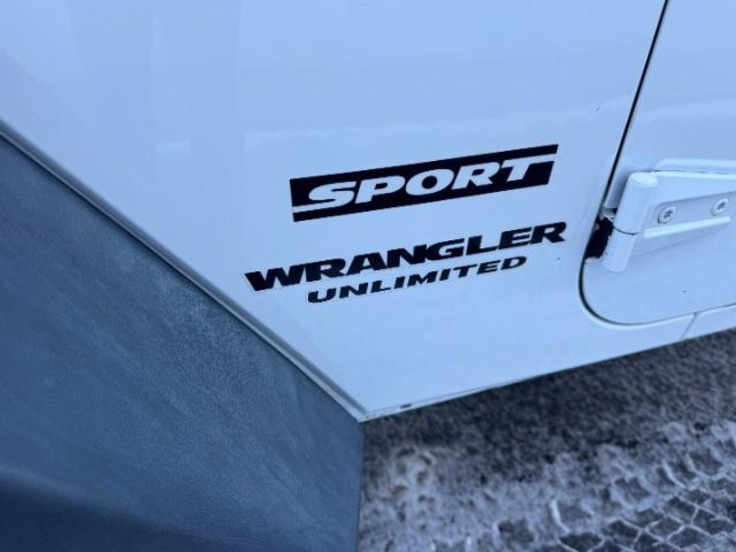 2015 WHITE /BLACK JEEP WRANGLER UNLIMITED SPORT (1C4BJWDG2FL) with an V-6 engine, AUTO transmission, located at 1235 N Woodruff Ave., Idaho Falls, 83401, (208) 523-1053, 43.507172, -112.000488 - Photo#6