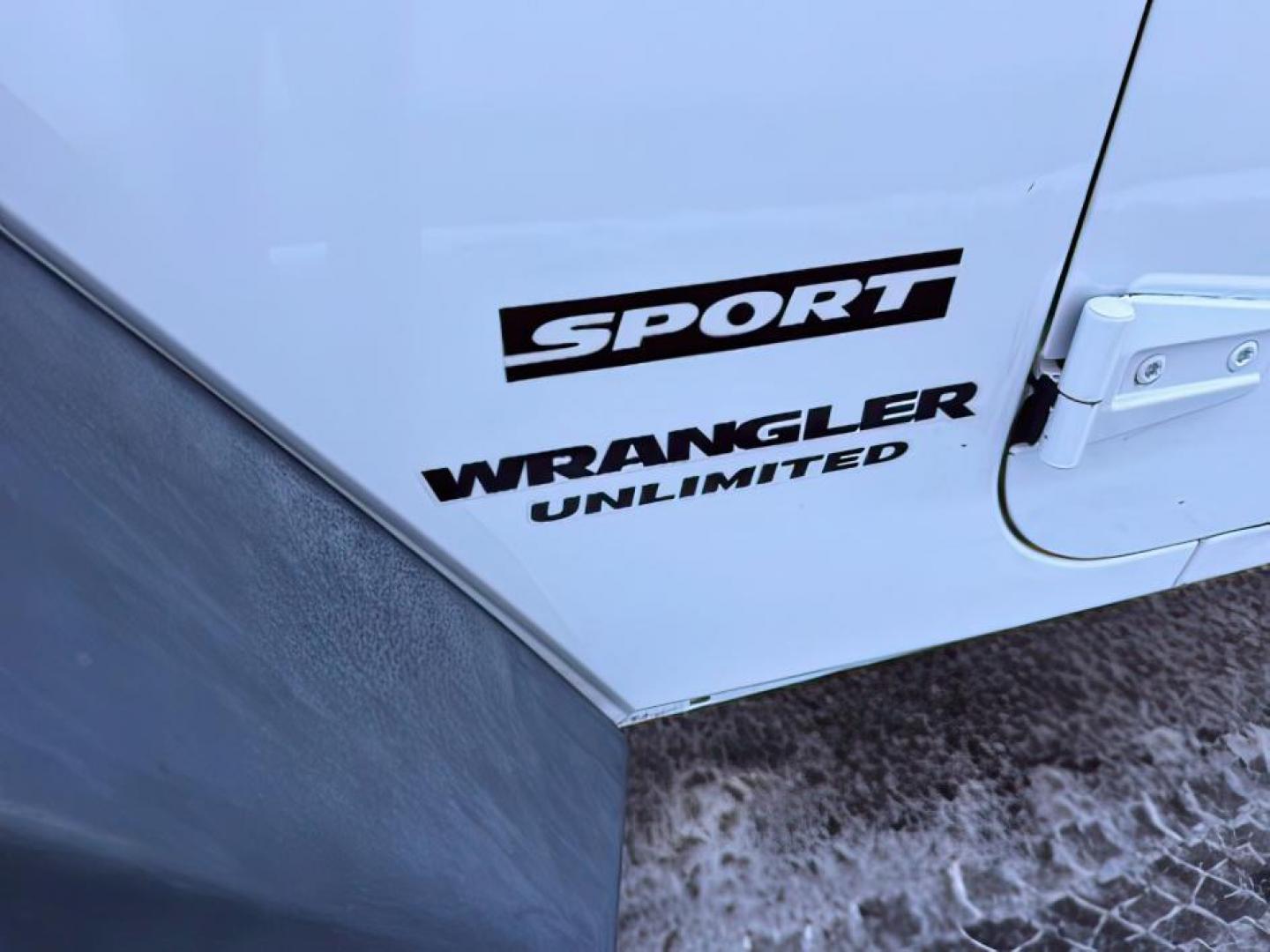 2015 WHITE /BLACK Jeep WRANGLER (1C4BJWDG2FL) with an V-6 engine, Automatic transmission, located at 1175 N Woodruff Ave, Idaho Falls, ID, 83401, 43.506901, -111.999657 - ... Read the full description on our Website at: - Photo#6