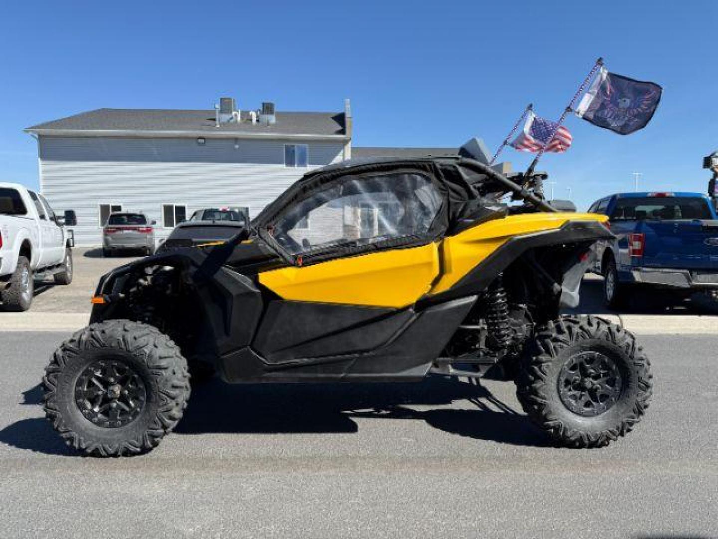 2017 YELLOW /VINYL CANAM X3 NA (3JBVDAW26HK) with an 1000CC engine, AUTOMATIC transmission, located at 1235 N Woodruff Ave., Idaho Falls, 83401, (208) 523-1053, 43.507172, -112.000488 - At Timberline Auto, finding a great deal on your next vehicle is always easy! Our experienced sales staff's goal is to help find you the right vehicle at the right price! Our knowledgeable finance department has options for almost any credit score. We offer extended service contract options to prote - Photo#1
