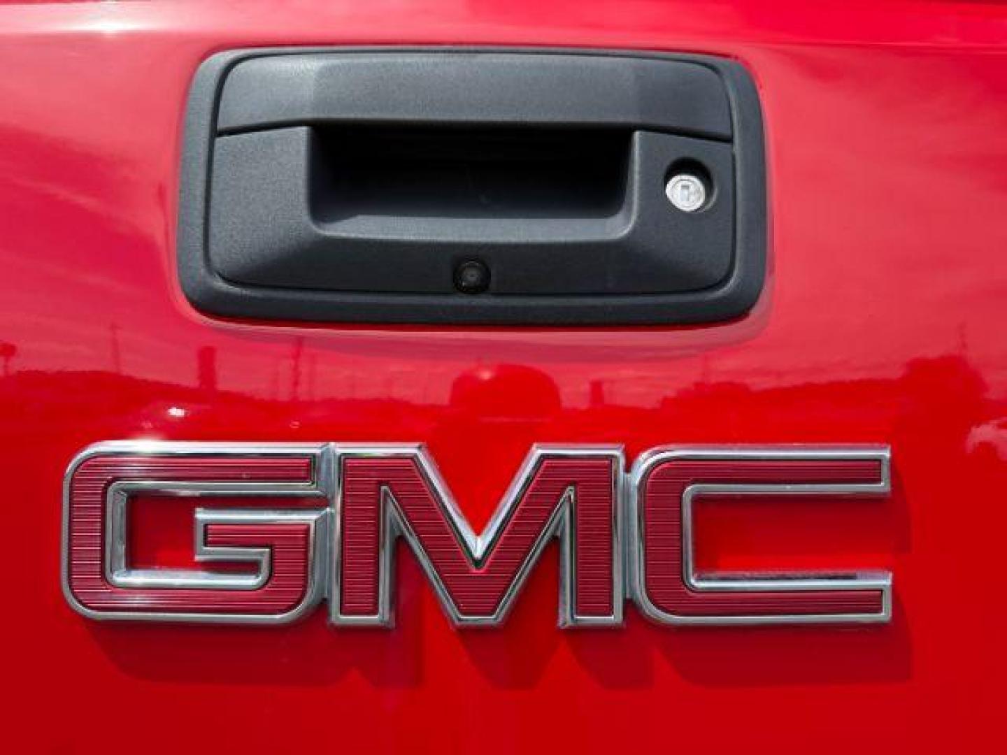 2018 Cardinal Red /Jet Black GMC Sierra 3500HD SLE (1GT42WCY2JF) with an 6.6 engine, AUTOMATIC transmission, located at 1235 N Woodruff Ave., Idaho Falls, 83401, (208) 523-1053, 43.507172, -112.000488 - At Timberline Auto, finding a great deal on your next vehicle is always easy! Our experienced sales staff's goal is to help find you the right vehicle at the right price! Our knowledgeable finance department has options for almost any credit score. We offer extended service contract options to prote - Photo#4