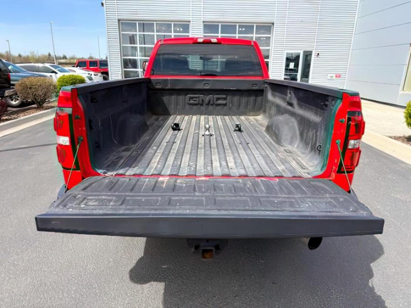 2018 Cardinal Red /Jet Black GMC Sierra 3500HD SLE (1GT42WCY2JF) with an 6.6 engine, AUTOMATIC transmission, located at 1235 N Woodruff Ave., Idaho Falls, 83401, (208) 523-1053, 43.507172, -112.000488 - At Timberline Auto, finding a great deal on your next vehicle is always easy! Our experienced sales staff's goal is to help find you the right vehicle at the right price! Our knowledgeable finance department has options for almost any credit score. We offer extended service contract options to prote - Photo#5