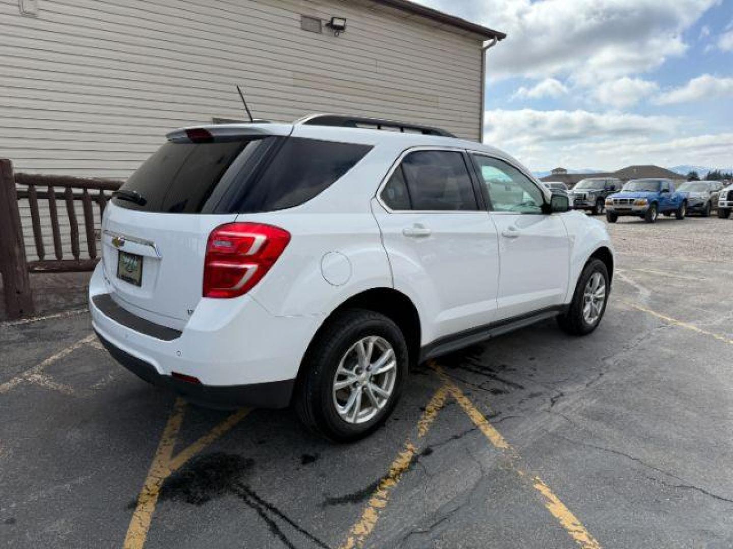 2017 Summit White /Jet Black Chevrolet Equinox LT (2GNFLFEK2H6) with an 2.4L I-4 gasoline direct injection engine, located at 1235 N Woodruff Ave., Idaho Falls, 83401, (208) 523-1053, 43.507172, -112.000488 - At Timberline Auto, finding a great deal on your next vehicle is always easy! Our experienced sales staff's goal is to help find you the right vehicle at the right price! Our knowledgeable finance department has options for almost any credit score. We offer extended service contract options to prote - Photo#4