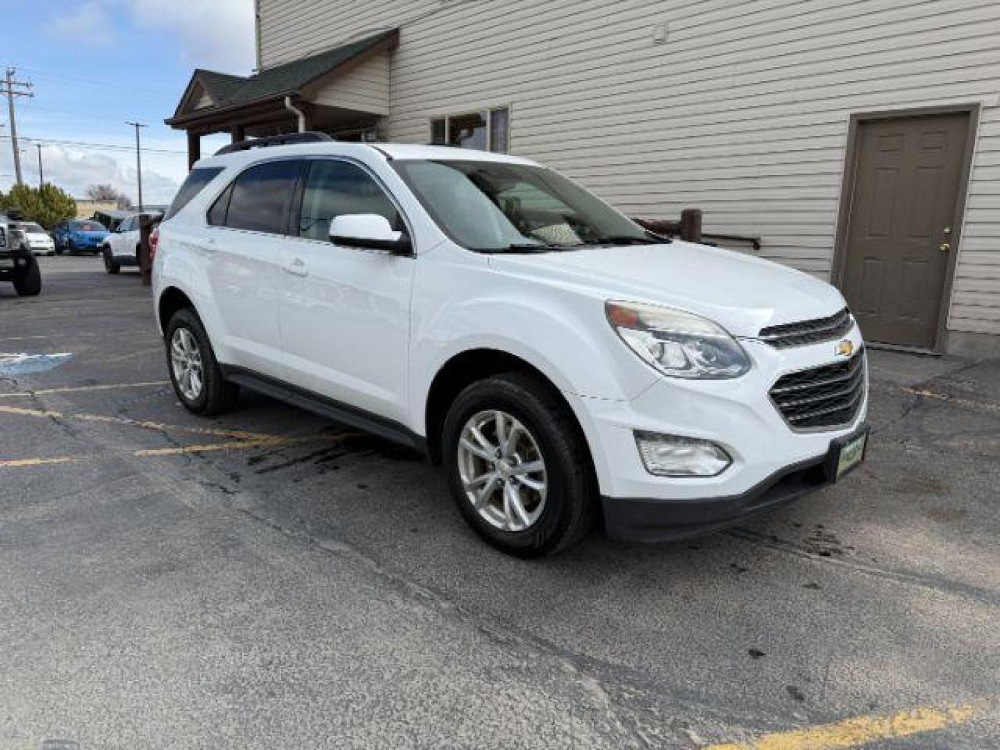 2017 Summit White /Jet Black Chevrolet Equinox LT (2GNFLFEK2H6) with an 2.4L I-4 gasoline direct injection engine, located at 1235 N Woodruff Ave., Idaho Falls, 83401, (208) 523-1053, 43.507172, -112.000488 - At Timberline Auto, finding a great deal on your next vehicle is always easy! Our experienced sales staff's goal is to help find you the right vehicle at the right price! Our knowledgeable finance department has options for almost any credit score. We offer extended service contract options to prote - Photo#6