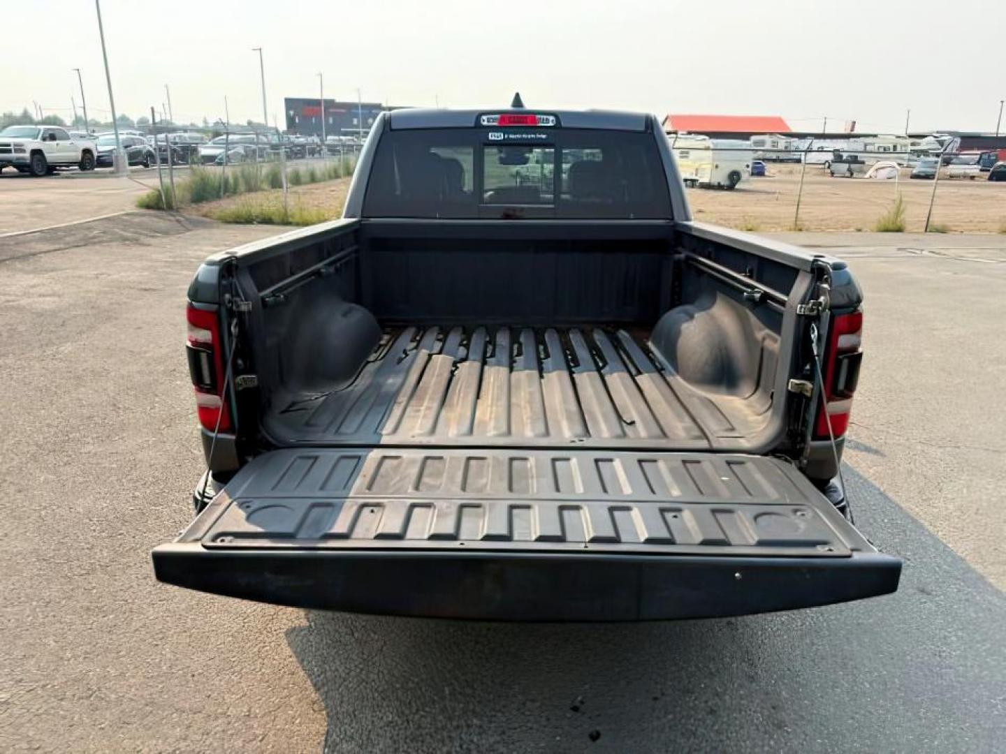 2020 GRAY /LEATHER Ram 1500 (1C6SRFLT8LN) with an 57 engine, Automatic transmission, located at 1175 N Woodruff Ave, Idaho Falls, ID, 83401, 43.506901, -111.999657 - At Timberline Auto, finding a great deal on your next vehicle is always easy! Our experienced sales staff's goal is to help find you the right vehicle at the right price! Our knowledgeable finance department has options for almost any credit score. We offer extended service contract options to prote - Photo#4