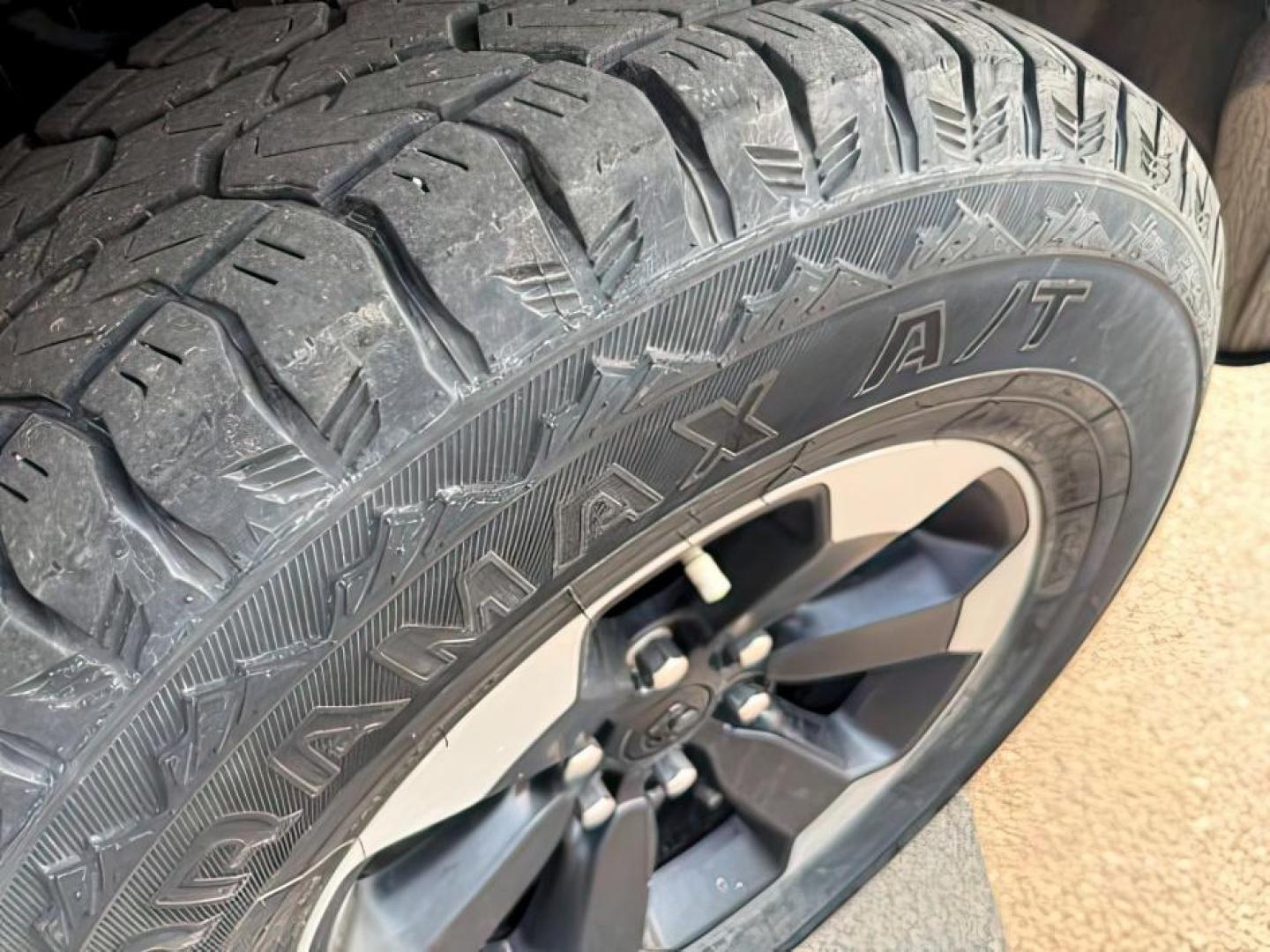 2020 GRAY /LEATHER Ram 1500 (1C6SRFLT8LN) with an 57 engine, Automatic transmission, located at 1175 N Woodruff Ave, Idaho Falls, ID, 83401, 43.506901, -111.999657 - At Timberline Auto, finding a great deal on your next vehicle is always easy! Our experienced sales staff's goal is to help find you the right vehicle at the right price! Our knowledgeable finance department has options for almost any credit score. We offer extended service contract options to prote - Photo#9