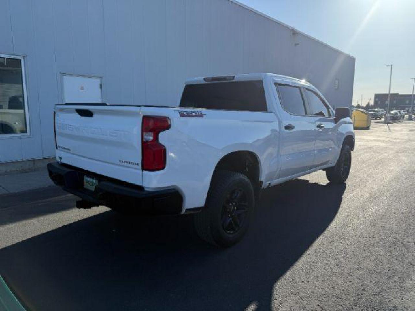 2020 WHITE /CLOTH Chevrolet Silverado 1500 CLOTH (1GCPYCEF0LZ) with an 5.3 engine, AUTOMATIC transmission, located at 1235 N Woodruff Ave., Idaho Falls, 83401, (208) 523-1053, 43.507172, -112.000488 - At Timberline Auto, finding a great deal on your next vehicle is always easy! Our experienced sales staff's goal is to help find you the right vehicle at the right price! Our knowledgeable finance department has options for almost any credit score. We offer extended service contract options to prote - Photo#3