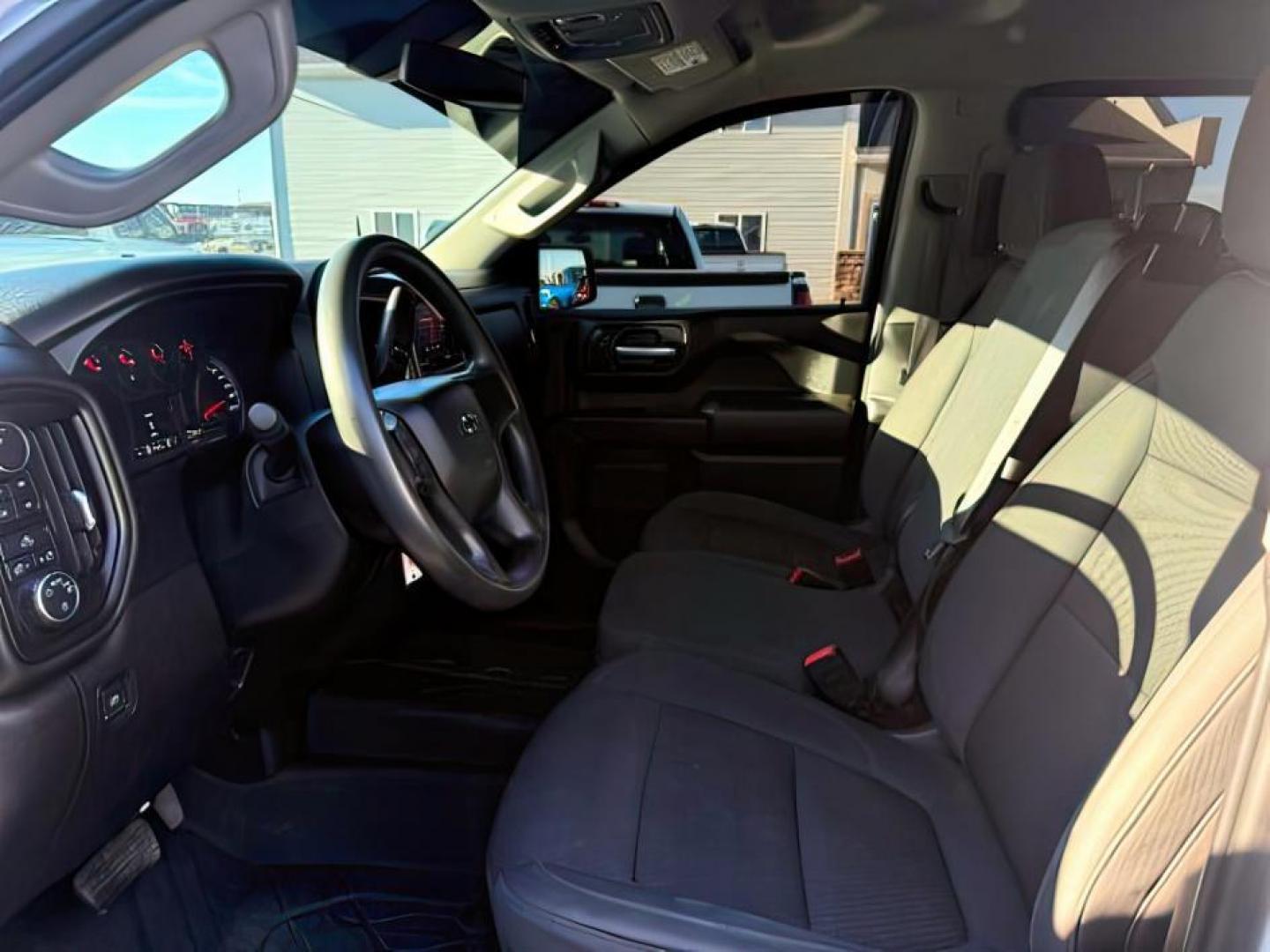 2020 WHITE /CLOTH Chevrolet Silverado 1500 CLOTH (1GCPYCEF0LZ) with an 5.3 engine, AUTOMATIC transmission, located at 1235 N Woodruff Ave., Idaho Falls, 83401, (208) 523-1053, 43.507172, -112.000488 - At Timberline Auto, finding a great deal on your next vehicle is always easy! Our experienced sales staff's goal is to help find you the right vehicle at the right price! Our knowledgeable finance department has options for almost any credit score. We offer extended service contract options to prote - Photo#7