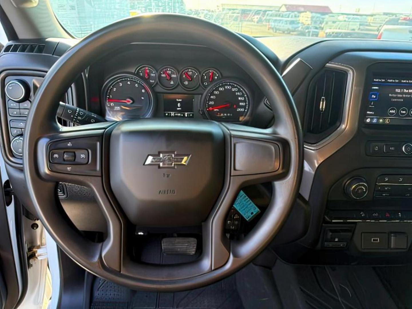 2020 WHITE /CLOTH Chevrolet Silverado 1500 CLOTH (1GCPYCEF0LZ) with an 5.3 engine, AUTOMATIC transmission, located at 1235 N Woodruff Ave., Idaho Falls, 83401, (208) 523-1053, 43.507172, -112.000488 - At Timberline Auto, finding a great deal on your next vehicle is always easy! Our experienced sales staff's goal is to help find you the right vehicle at the right price! Our knowledgeable finance department has options for almost any credit score. We offer extended service contract options to prote - Photo#9
