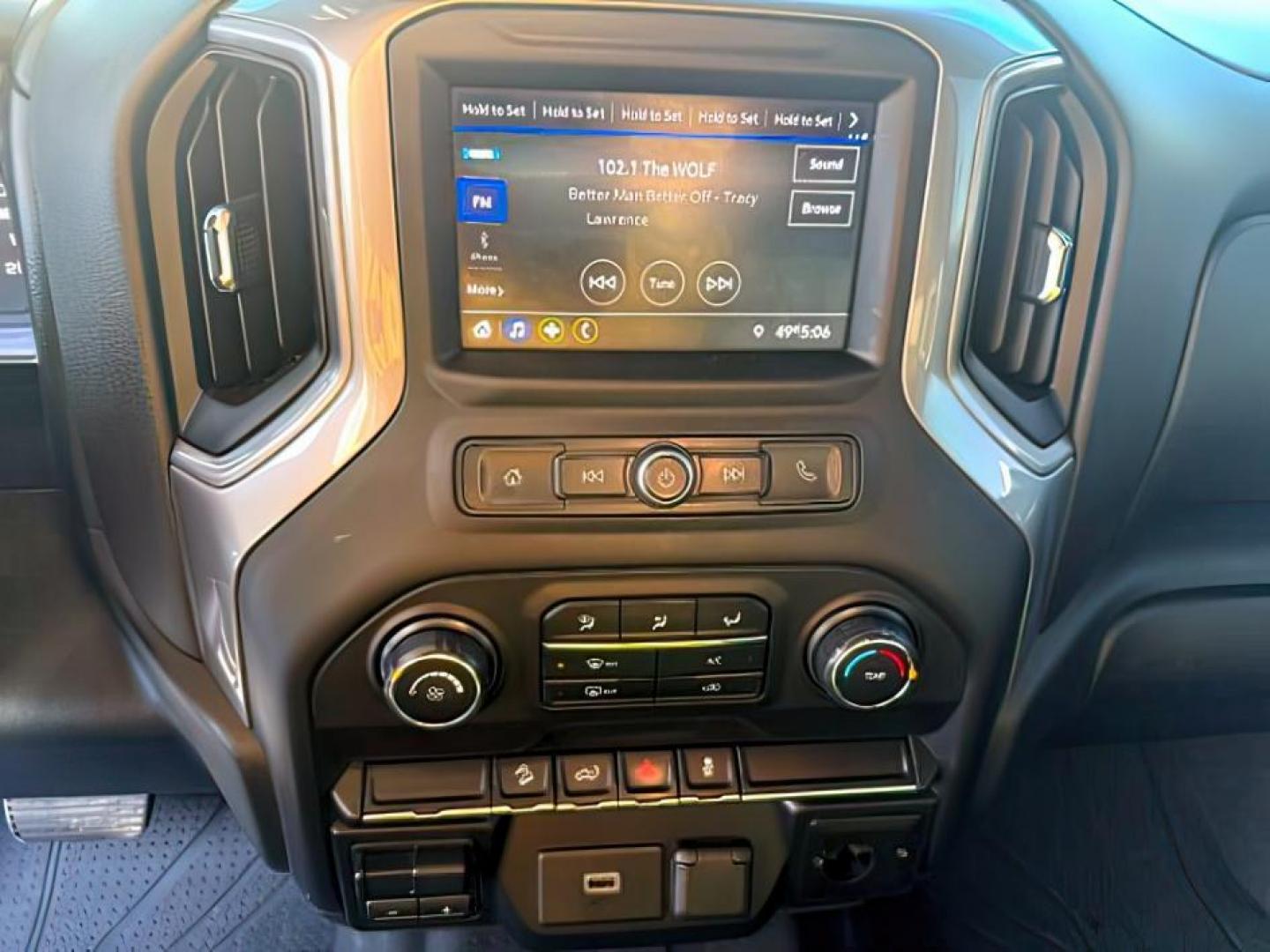 2020 WHITE /CLOTH Chevrolet Silverado 1500 CLOTH (1GCPYCEF0LZ) with an 5.3 engine, AUTOMATIC transmission, located at 1235 N Woodruff Ave., Idaho Falls, 83401, (208) 523-1053, 43.507172, -112.000488 - At Timberline Auto, finding a great deal on your next vehicle is always easy! Our experienced sales staff's goal is to help find you the right vehicle at the right price! Our knowledgeable finance department has options for almost any credit score. We offer extended service contract options to prote - Photo#10