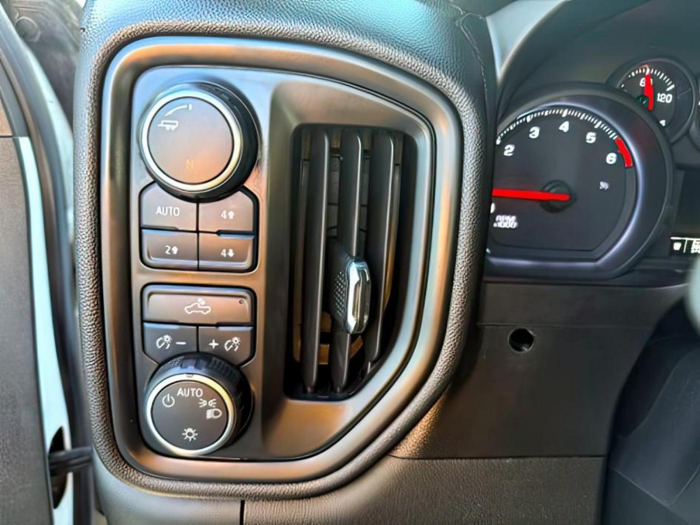 2020 WHITE /CLOTH Chevrolet Silverado 1500 CLOTH (1GCPYCEF0LZ) with an 5.3 engine, AUTOMATIC transmission, located at 1235 N Woodruff Ave., Idaho Falls, 83401, (208) 523-1053, 43.507172, -112.000488 - At Timberline Auto, finding a great deal on your next vehicle is always easy! Our experienced sales staff's goal is to help find you the right vehicle at the right price! Our knowledgeable finance department has options for almost any credit score. We offer extended service contract options to prote - Photo#13