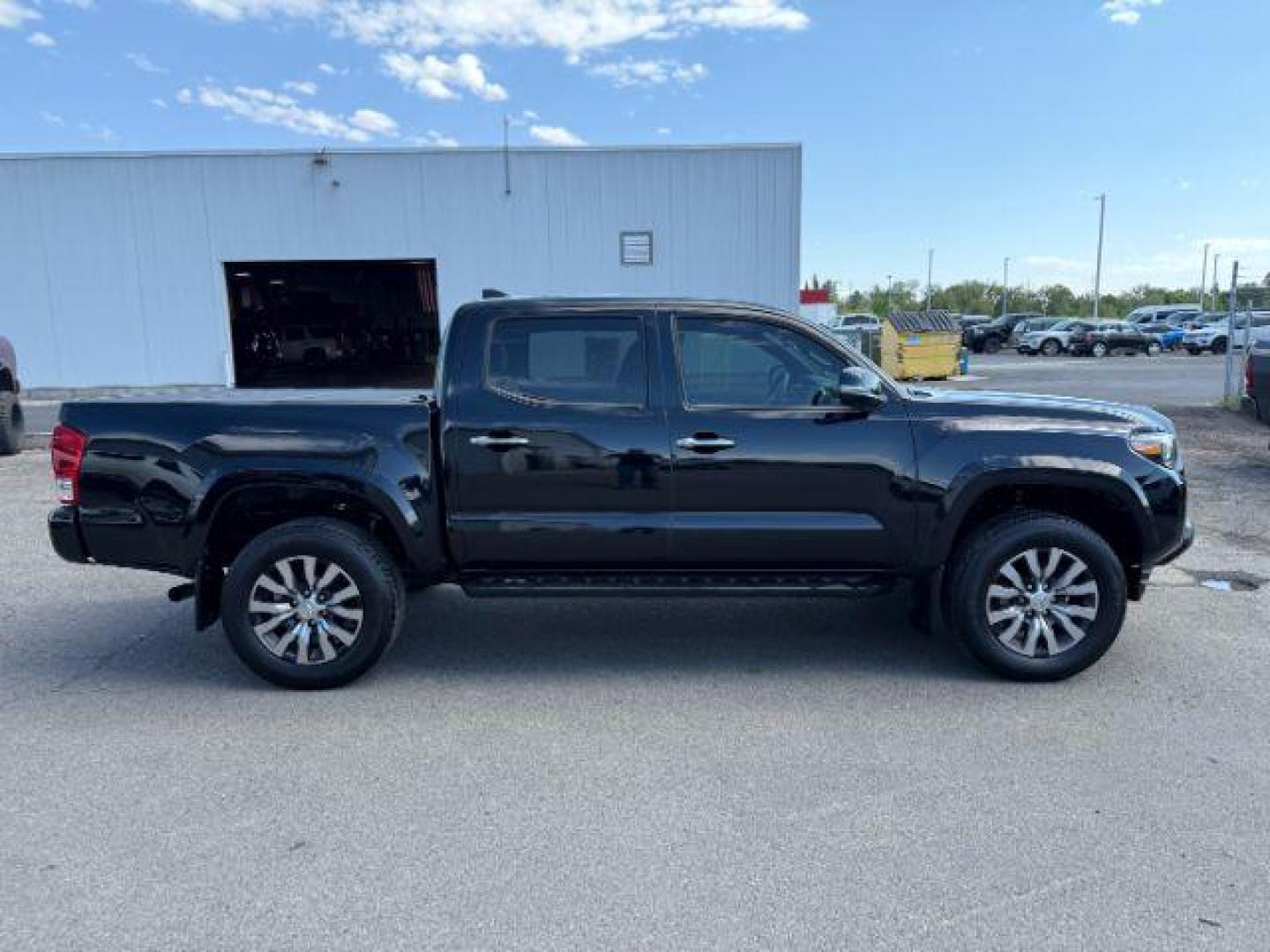 2022 Midnight Black Metallic /Black/Black Toyota Tacoma Limited (3TYGZ5AN0NT) with an 3.5L V-6 port/direct injection engine, AUTOMATIC transmission, located at 1235 N Woodruff Ave., Idaho Falls, 83401, (208) 523-1053, 43.507172, -112.000488 - At Timberline Auto, finding a great deal on your next vehicle is always easy! Our experienced sales staff's goal is to help find you the right vehicle at the right price! Our knowledgeable finance department has options for almost any credit score. We offer extended service contract options to prote - Photo#6