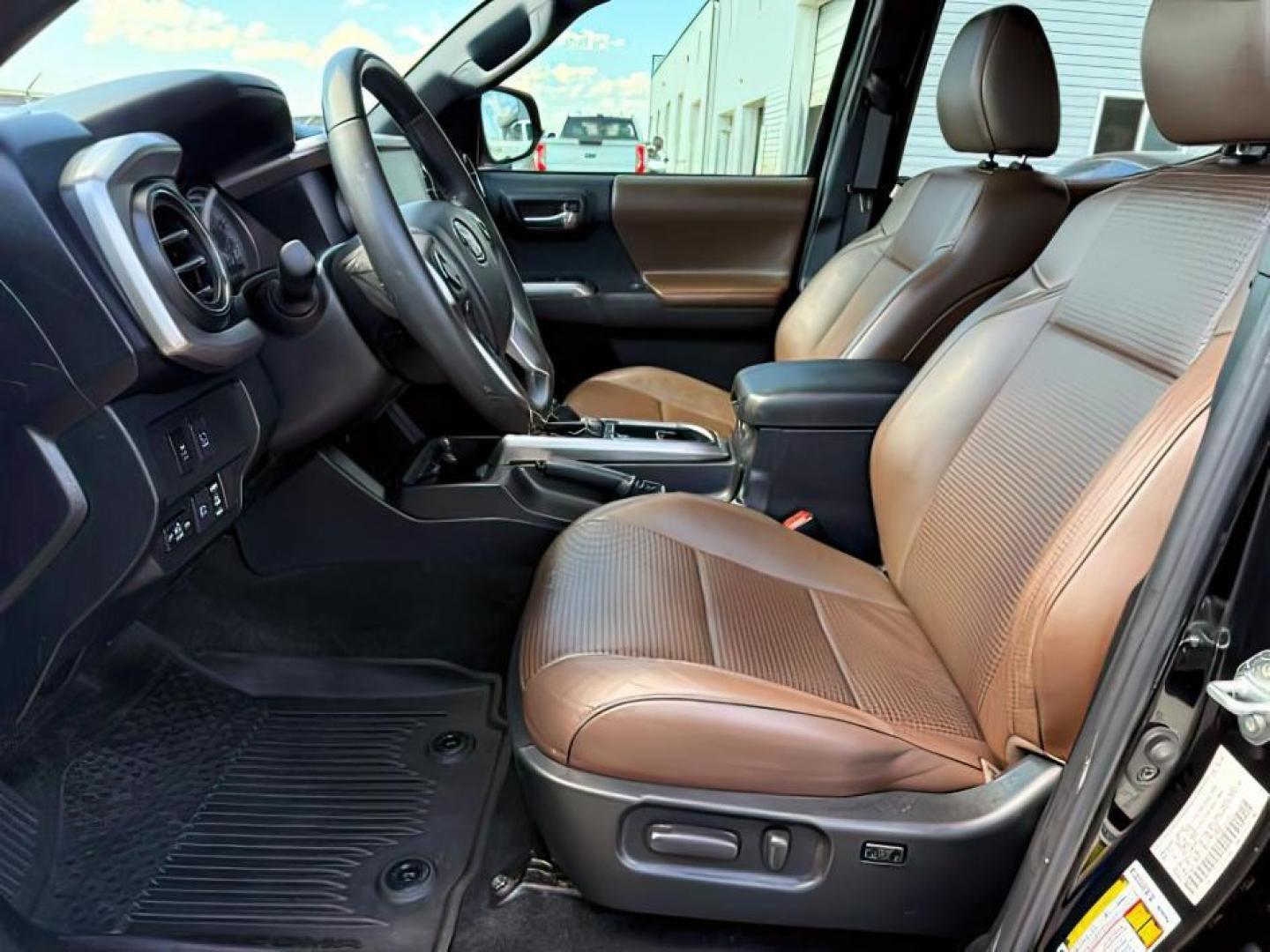 2022 Midnight Black Metallic /Black/Black Toyota Tacoma Limited (3TYGZ5AN0NT) with an 3.5L V-6 port/direct injection engine, AUTOMATIC transmission, located at 1235 N Woodruff Ave., Idaho Falls, 83401, (208) 523-1053, 43.507172, -112.000488 - At Timberline Auto, finding a great deal on your next vehicle is always easy! Our experienced sales staff's goal is to help find you the right vehicle at the right price! Our knowledgeable finance department has options for almost any credit score. We offer extended service contract options to prote - Photo#10