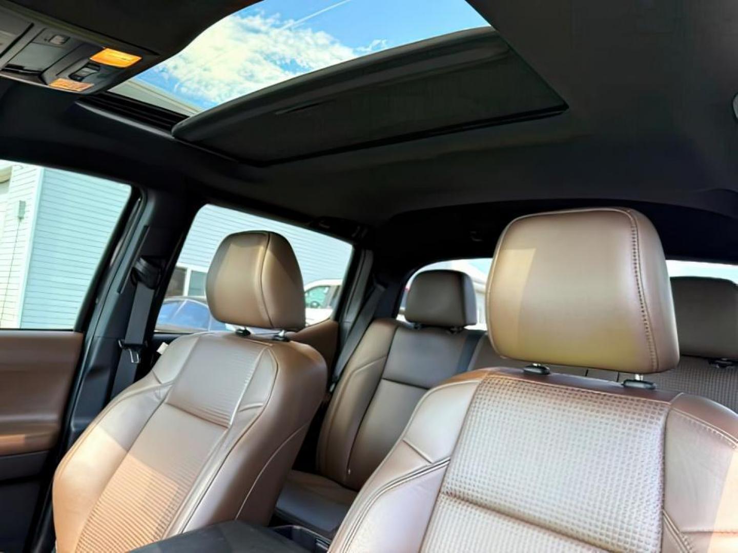 2022 Midnight Black Metallic /Black/Black Toyota Tacoma Limited (3TYGZ5AN0NT) with an 3.5L V-6 port/direct injection engine, AUTOMATIC transmission, located at 1235 N Woodruff Ave., Idaho Falls, 83401, (208) 523-1053, 43.507172, -112.000488 - At Timberline Auto, finding a great deal on your next vehicle is always easy! Our experienced sales staff's goal is to help find you the right vehicle at the right price! Our knowledgeable finance department has options for almost any credit score. We offer extended service contract options to prote - Photo#18