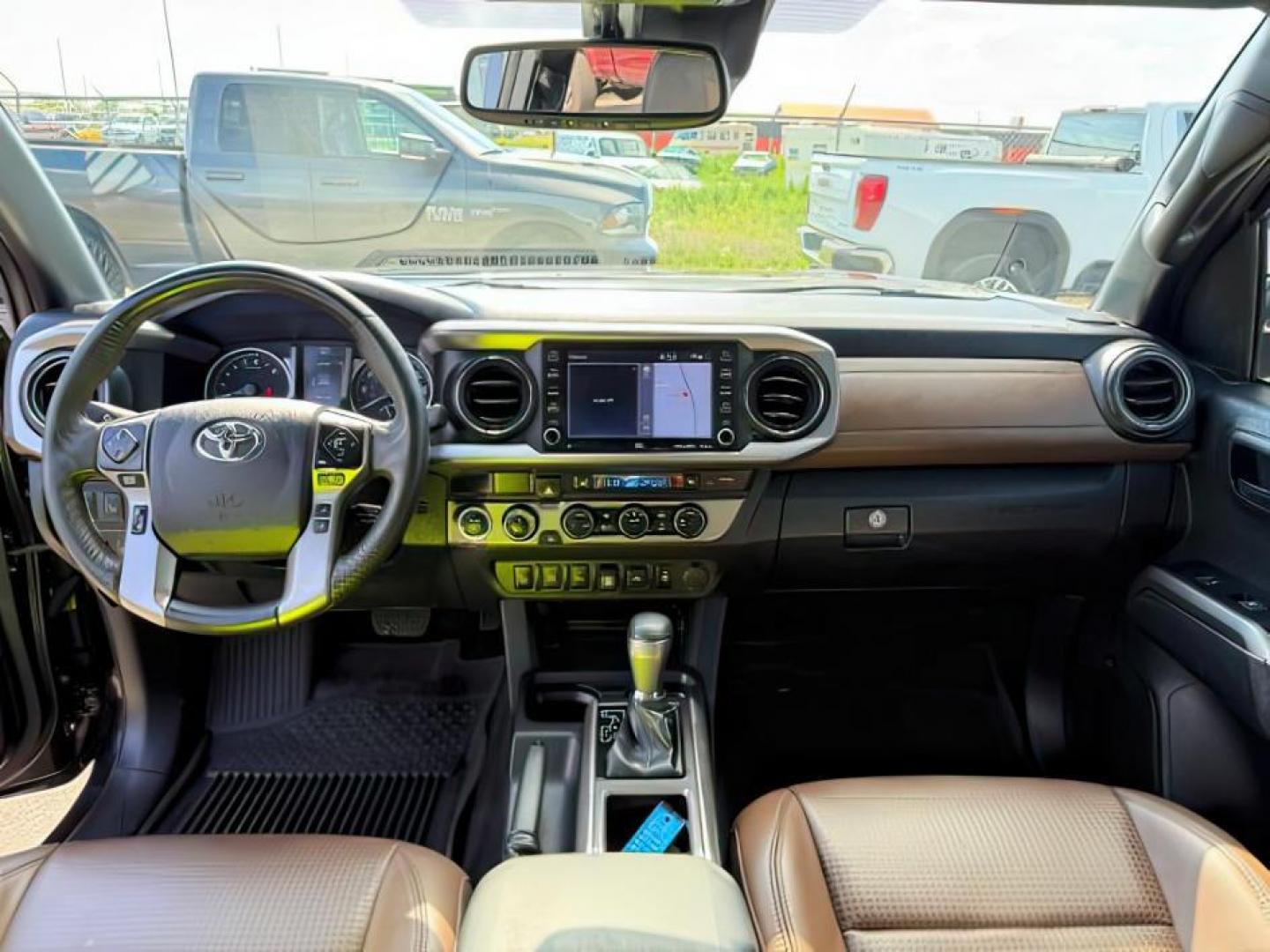 2022 Midnight Black Metallic /Black/Black Toyota Tacoma Limited (3TYGZ5AN0NT) with an 3.5L V-6 port/direct injection engine, AUTOMATIC transmission, located at 1235 N Woodruff Ave., Idaho Falls, 83401, (208) 523-1053, 43.507172, -112.000488 - At Timberline Auto, finding a great deal on your next vehicle is always easy! Our experienced sales staff's goal is to help find you the right vehicle at the right price! Our knowledgeable finance department has options for almost any credit score. We offer extended service contract options to prote - Photo#19