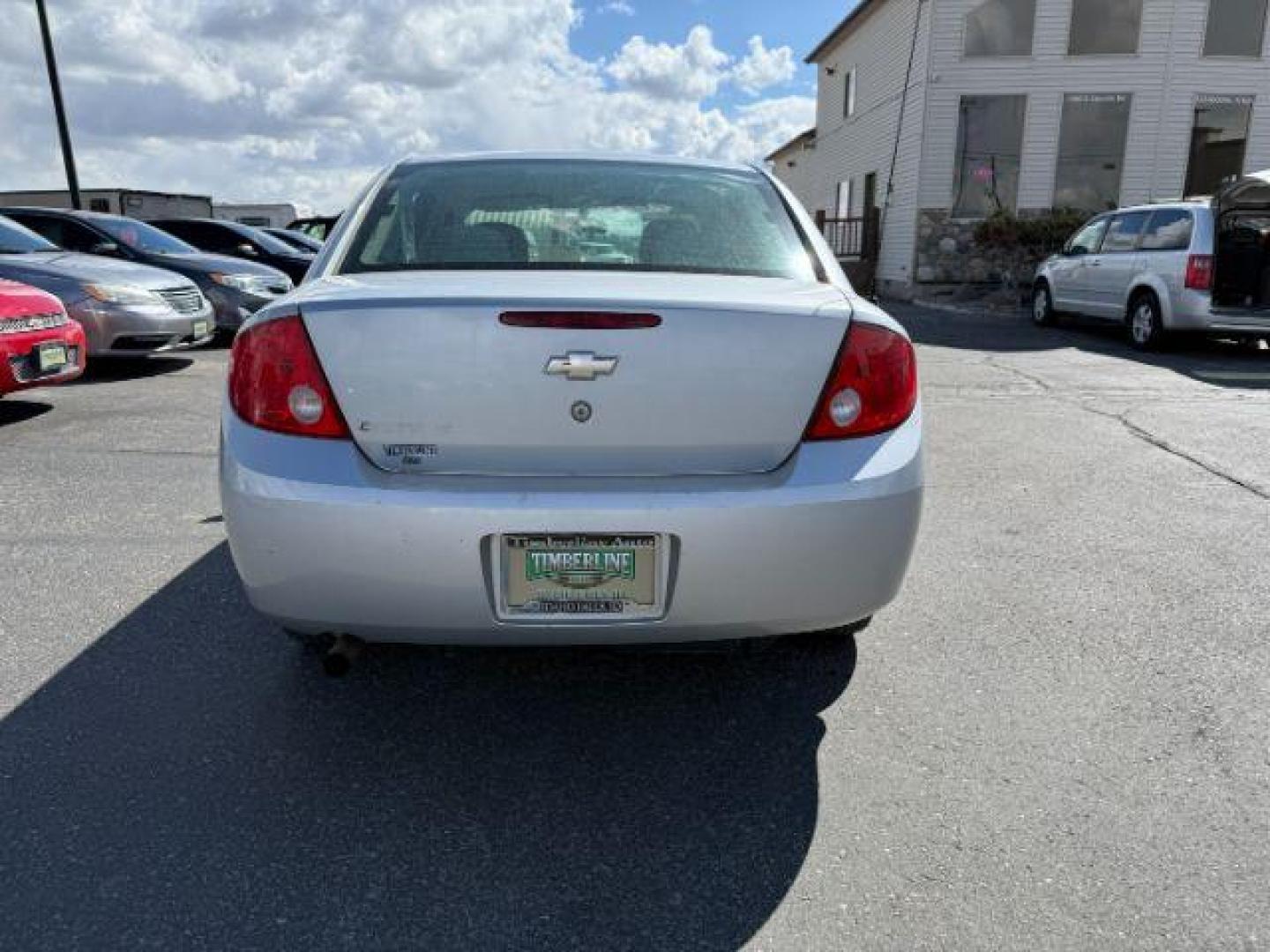 2008 Ultra Silver Metallic /Gray Chevrolet Cobalt LT (1G1AL58F287) with an Ecotec 2.2L I-4 DOHC engine, AUTOMATIC transmission, located at 1235 N Woodruff Ave., Idaho Falls, 83401, (208) 523-1053, 43.507172, -112.000488 - At Timberline Auto, finding a great deal on your next vehicle is always easy! Our experienced sales staff's goal is to help find you the right vehicle at the right price! Our knowledgeable finance department has options for almost any credit score. We offer extended service contract options to prote - Photo#3