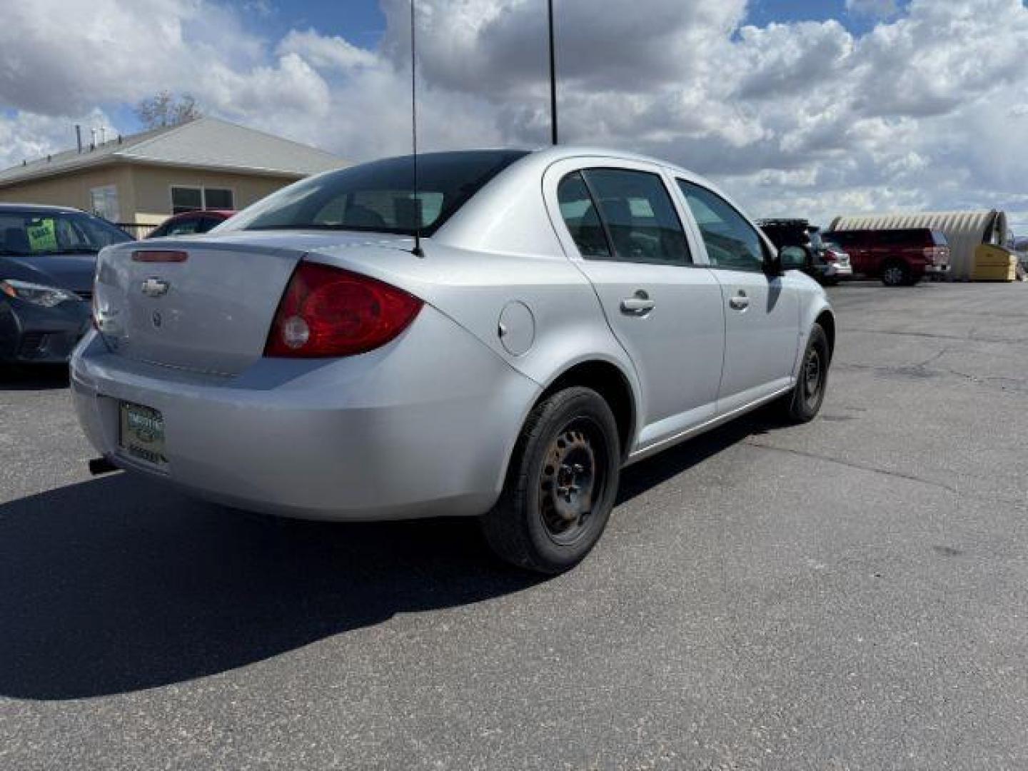 2008 Ultra Silver Metallic /Gray Chevrolet Cobalt LT (1G1AL58F287) with an Ecotec 2.2L I-4 DOHC engine, AUTOMATIC transmission, located at 1235 N Woodruff Ave., Idaho Falls, 83401, (208) 523-1053, 43.507172, -112.000488 - At Timberline Auto, finding a great deal on your next vehicle is always easy! Our experienced sales staff's goal is to help find you the right vehicle at the right price! Our knowledgeable finance department has options for almost any credit score. We offer extended service contract options to prote - Photo#4