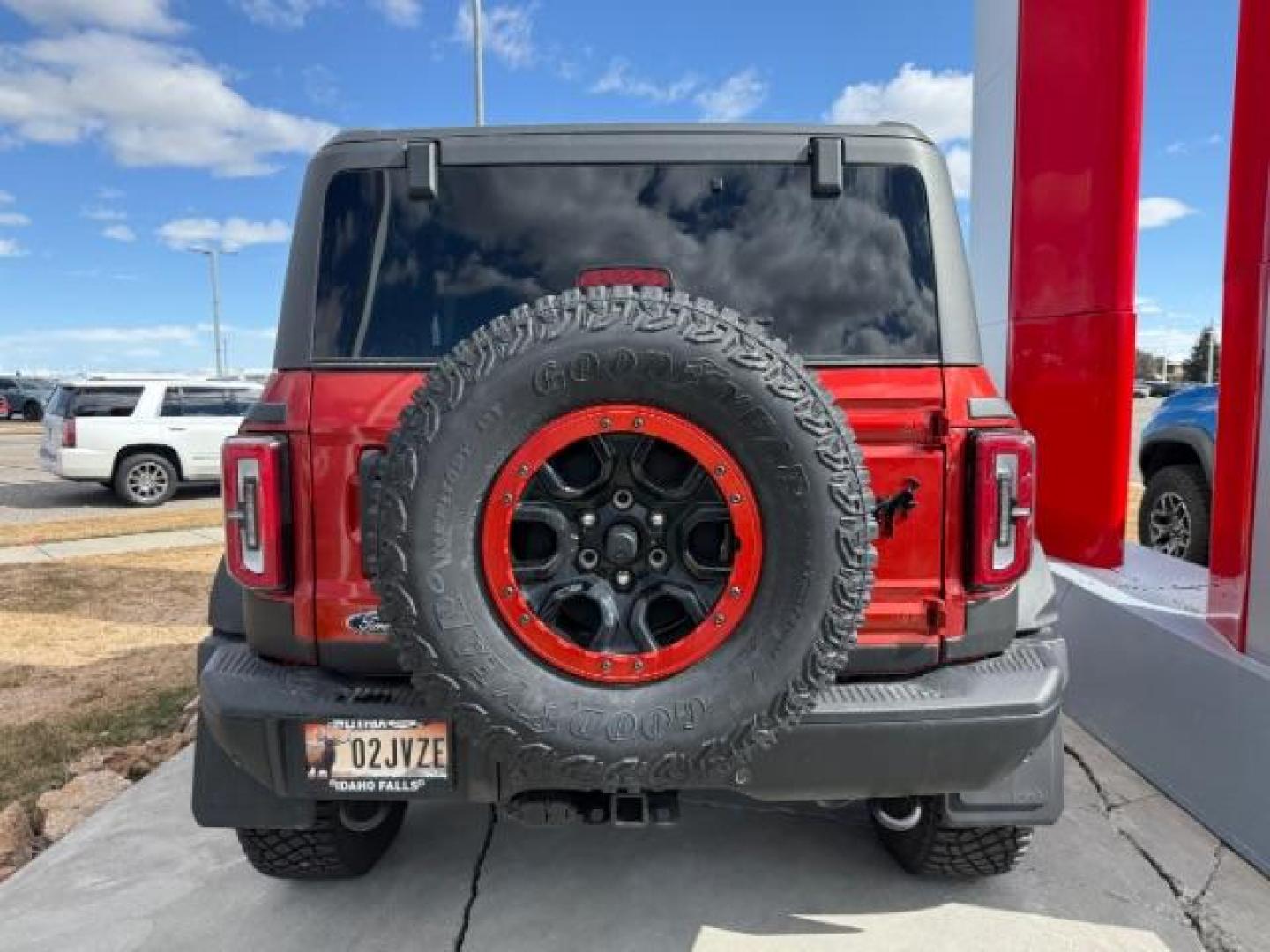 2024 RED /CLOTH FORD BRONCO BADLANDS (1FMEE9BP2RL) with an 2.7 engine, AUTOMATIC transmission, located at 1235 N Woodruff Ave., Idaho Falls, 83401, (208) 523-1053, 43.507172, -112.000488 - At Timberline Auto, finding a great deal on your next vehicle is always easy! Our experienced sales staff's goal is to help find you the right vehicle at the right price! Our knowledgeable finance department has options for almost any credit score. We offer extended service contract options to prote - Photo#3