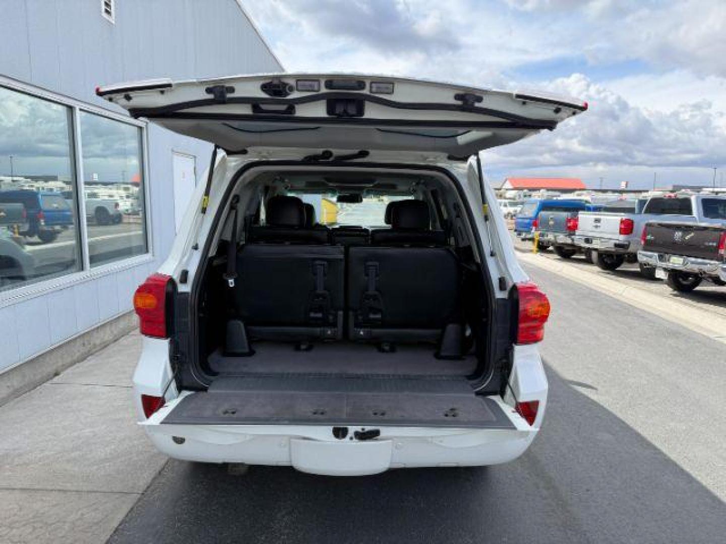 2014 WHITE /Black Toyota Land Cruiser V8 (JTMHY7AJXE4) with an I-FORCE 5.7L V-8 DOHC engine, AUTOMATIC transmission, located at 1235 N Woodruff Ave., Idaho Falls, 83401, (208) 523-1053, 43.507172, -112.000488 - Photo#3