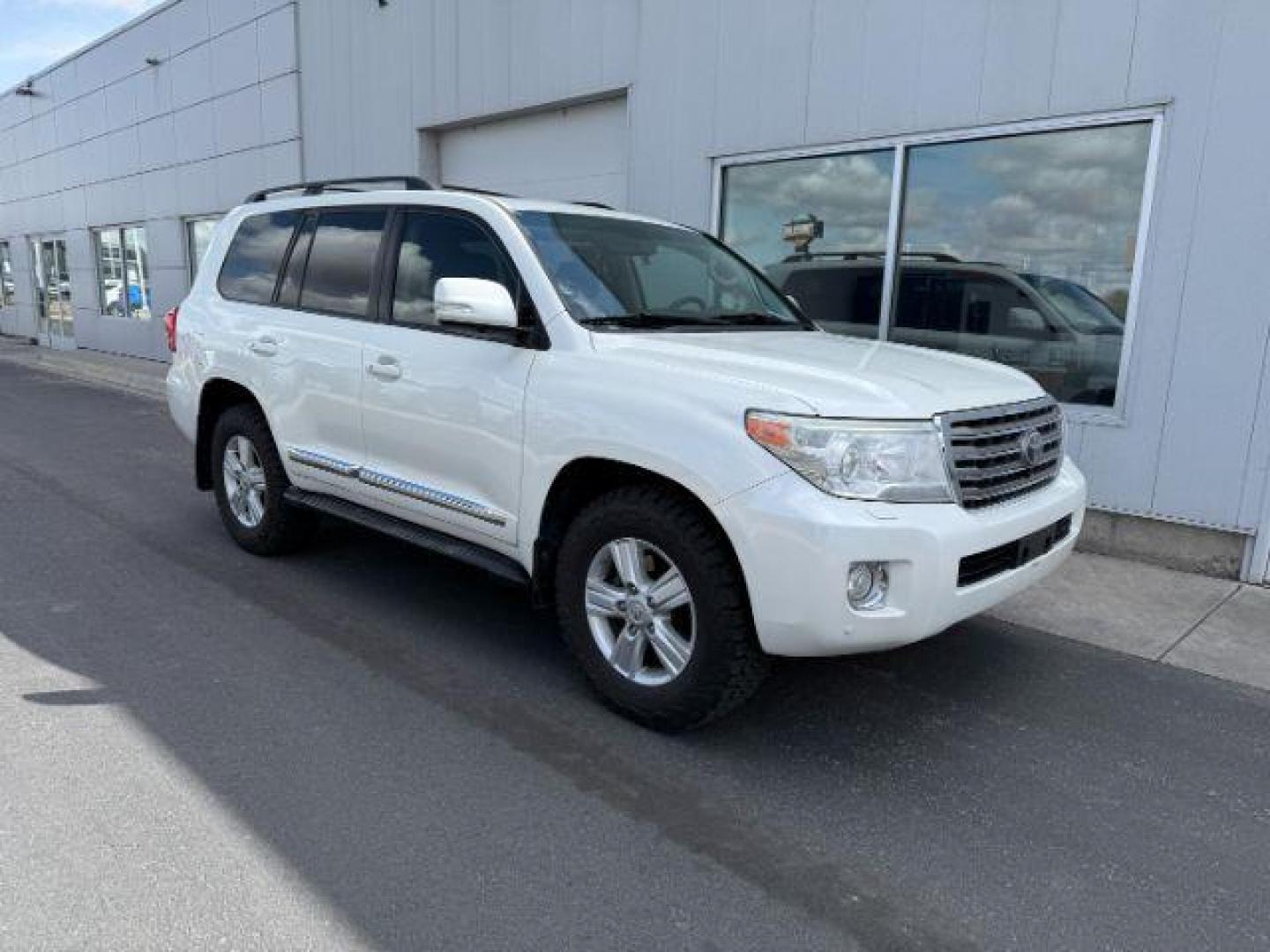 2014 WHITE /Black Toyota Land Cruiser V8 (JTMHY7AJXE4) with an I-FORCE 5.7L V-8 DOHC engine, AUTOMATIC transmission, located at 1235 N Woodruff Ave., Idaho Falls, 83401, (208) 523-1053, 43.507172, -112.000488 - Photo#6
