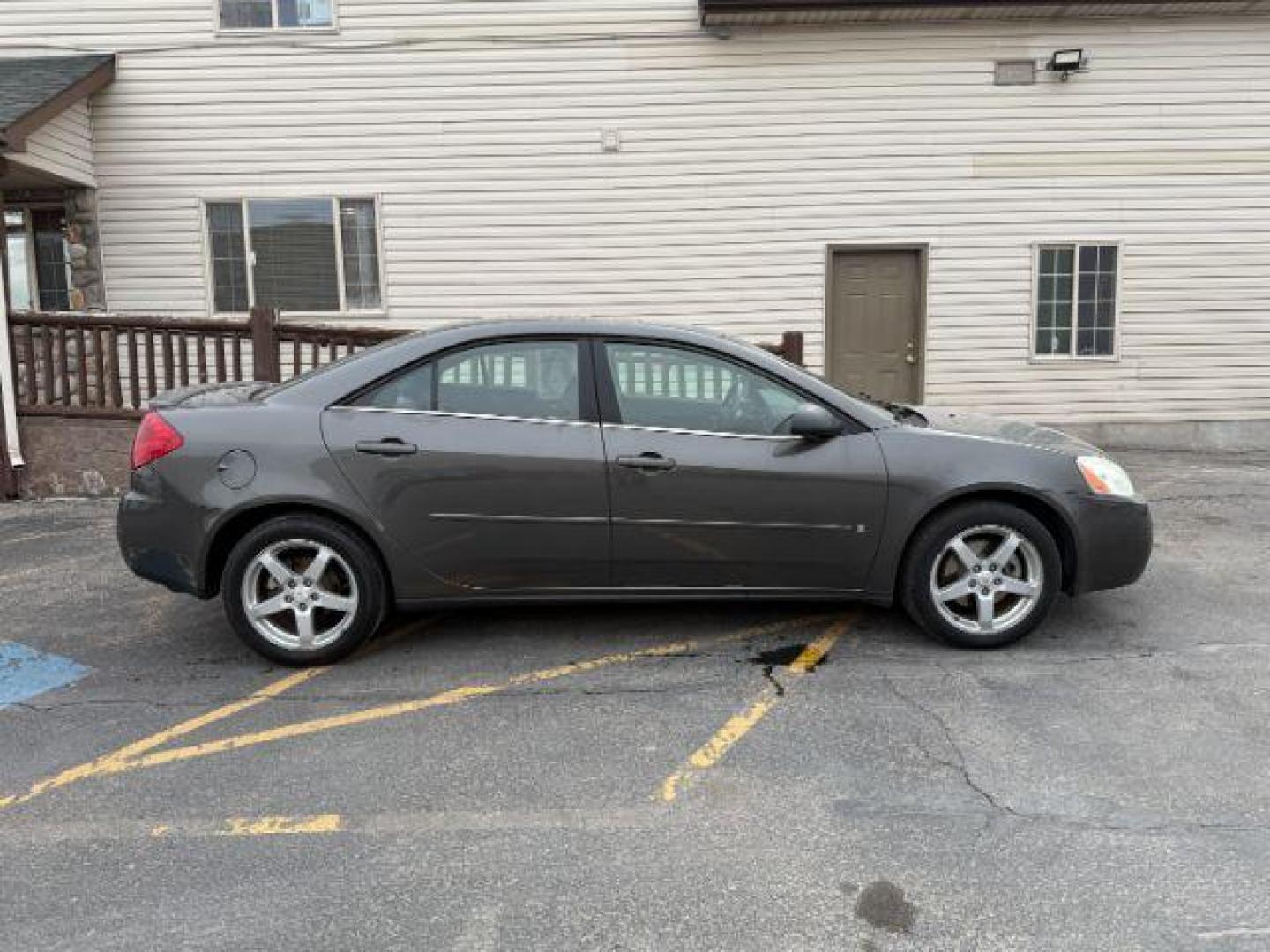 2007 GRAY /CLOTH Pontiac G6 BASE (1G2ZG58N174) with an V6 3.5L engine, AUTOMATIC transmission, located at 1235 N Woodruff Ave., Idaho Falls, 83401, (208) 523-1053, 43.507172, -112.000488 - Photo#4