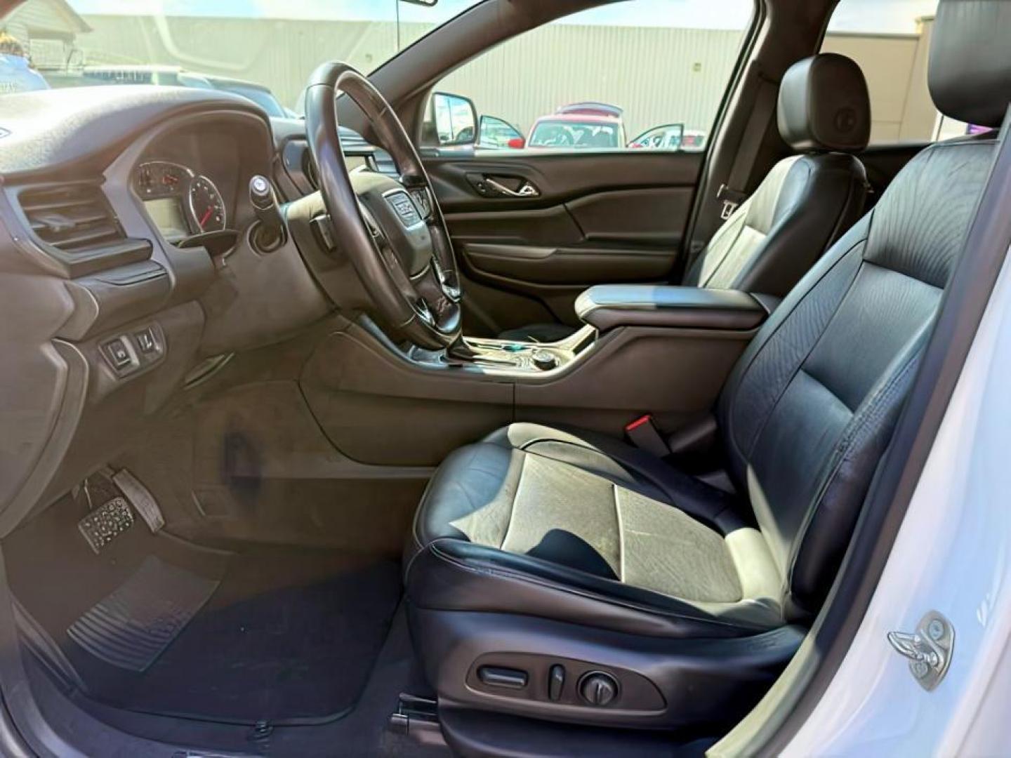 2018 Summit White /Jet Black GMC Acadia (1GKKNULS6JZ) with an 36L V-6 gasoline direct injection engine, Automatic transmission, located at 1175 N Woodruff Ave, Idaho Falls, ID, 83401, 43.506901, -111.999657 - At Timberline Auto, finding a great deal on your next vehicle is always easy! Our experienced sales staff's goal is to help find you the right vehicle at the right price! Our knowledgeable finance department has options for almost any credit score. We offer extended service contract options to prote - Photo#10