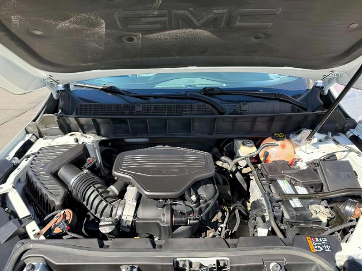 2018 Summit White /Jet Black GMC Acadia (1GKKNULS6JZ) with an 36L V-6 gasoline direct injection engine, Automatic transmission, located at 1175 N Woodruff Ave, Idaho Falls, ID, 83401, 43.506901, -111.999657 - At Timberline Auto, finding a great deal on your next vehicle is always easy! Our experienced sales staff's goal is to help find you the right vehicle at the right price! Our knowledgeable finance department has options for almost any credit score. We offer extended service contract options to prote - Photo#21