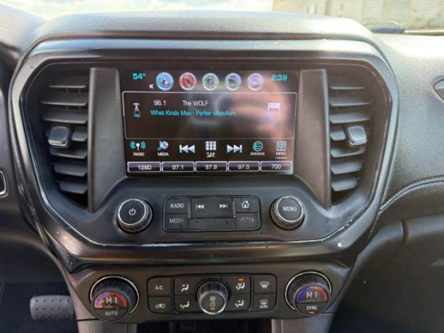 2018 Summit White /Jet Black GMC Acadia SLT-1 (1GKKNULS6JZ) with an 3.6L V-6 gasoline direct injection engine, AUTOMATIC transmission, located at 1235 N Woodruff Ave., Idaho Falls, 83401, (208) 523-1053, 43.507172, -112.000488 - At Timberline Auto, finding a great deal on your next vehicle is always easy! Our experienced sales staff's goal is to help find you the right vehicle at the right price! Our knowledgeable finance department has options for almost any credit score. We offer extended service contract options to prote - Photo#12