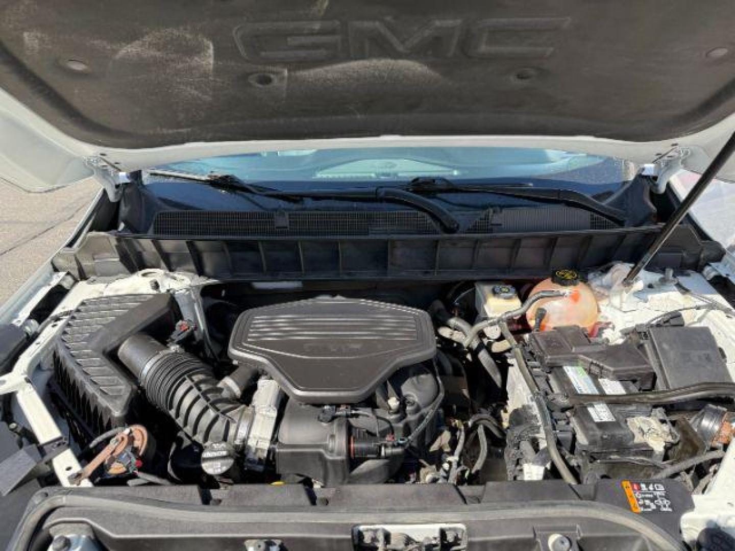 2018 Summit White /Jet Black GMC Acadia SLT-1 (1GKKNULS6JZ) with an 3.6L V-6 gasoline direct injection engine, AUTOMATIC transmission, located at 1235 N Woodruff Ave., Idaho Falls, 83401, (208) 523-1053, 43.507172, -112.000488 - At Timberline Auto, finding a great deal on your next vehicle is always easy! Our experienced sales staff's goal is to help find you the right vehicle at the right price! Our knowledgeable finance department has options for almost any credit score. We offer extended service contract options to prote - Photo#21