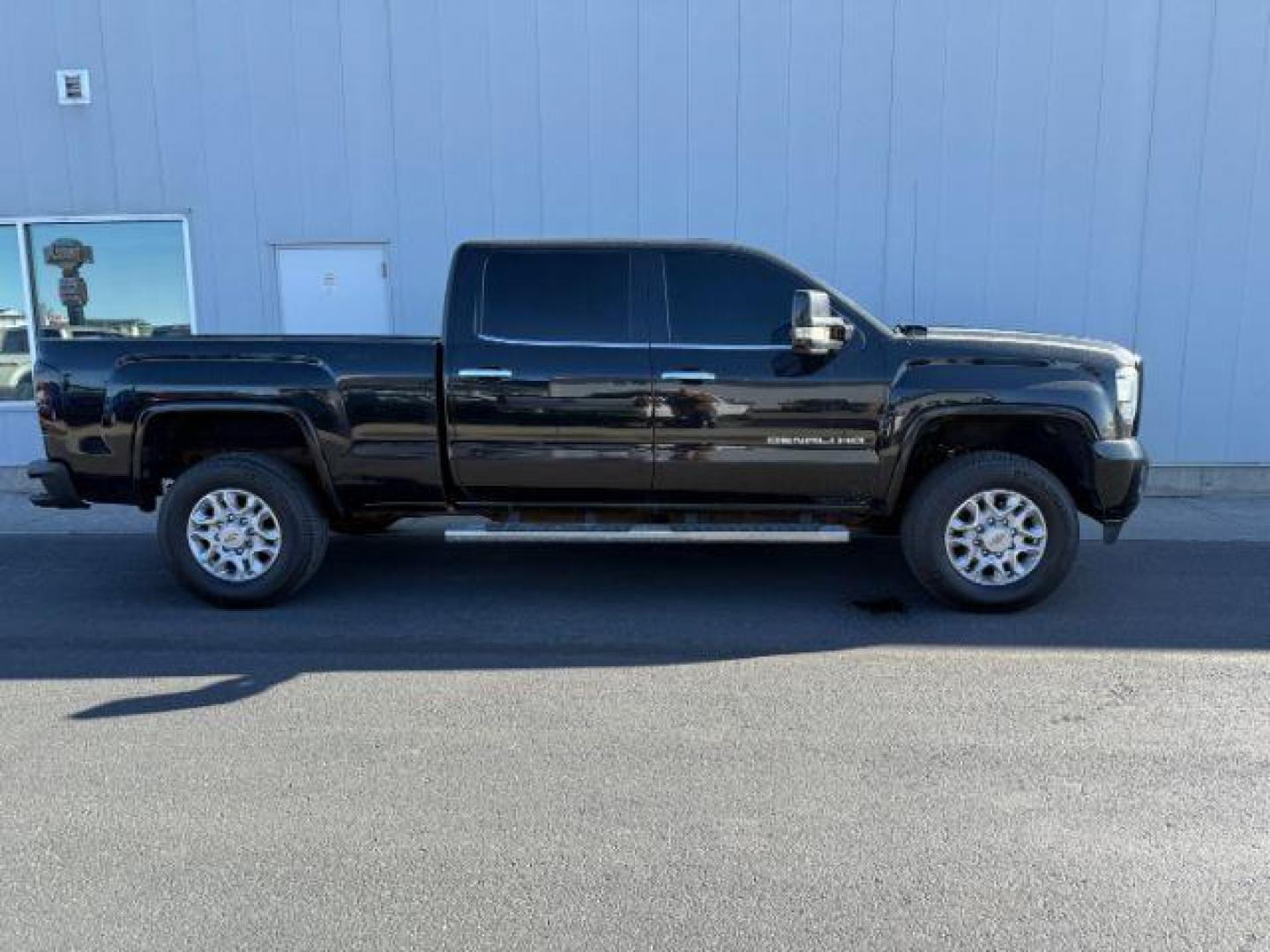 2015 Onyx Black /Jet Black GMC Sierra 2500HD Denali (1GT120E84FF) with an Duramax 6.6L V-8 diesel direct injection engine, AUTOMATIC transmission, located at 1235 N Woodruff Ave., Idaho Falls, 83401, (208) 523-1053, 43.507172, -112.000488 - At Timberline Auto, finding a great deal on your next vehicle is always easy! Our experienced sales staff's goal is to help find you the right vehicle at the right price! Our knowledgeable finance department has options for almost any credit score. We offer extended service contract options to prote - Photo#5