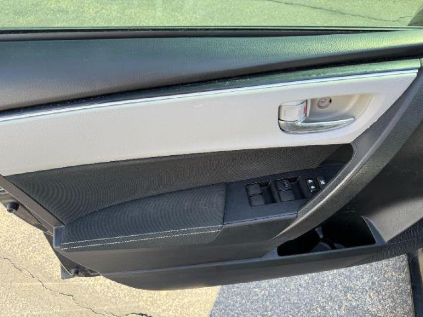 2018 BLACK /Steel Gray Toyota Corolla SE (2T1BURHE6JC) with an 1.8L I-4 DOHC engine, AUTOMATIC transmission, located at 1235 N Woodruff Ave., Idaho Falls, 83401, (208) 523-1053, 43.507172, -112.000488 - At Timberline Auto, finding a great deal on your next vehicle is always easy! Our experienced sales staff's goal is to help find you the right vehicle at the right price! Our knowledgeable finance department has options for almost any credit score. We offer extended service contract options to prote - Photo#13