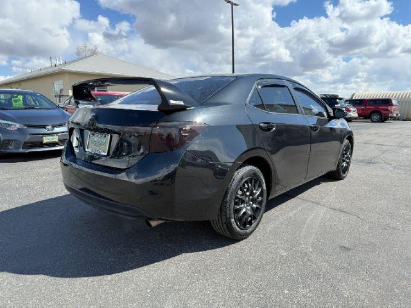 2018 BLACK /Steel Gray Toyota Corolla SE (2T1BURHE6JC) with an 1.8L I-4 DOHC engine, AUTOMATIC transmission, located at 1235 N Woodruff Ave., Idaho Falls, 83401, (208) 523-1053, 43.507172, -112.000488 - At Timberline Auto, finding a great deal on your next vehicle is always easy! Our experienced sales staff's goal is to help find you the right vehicle at the right price! Our knowledgeable finance department has options for almost any credit score. We offer extended service contract options to prote - Photo#4