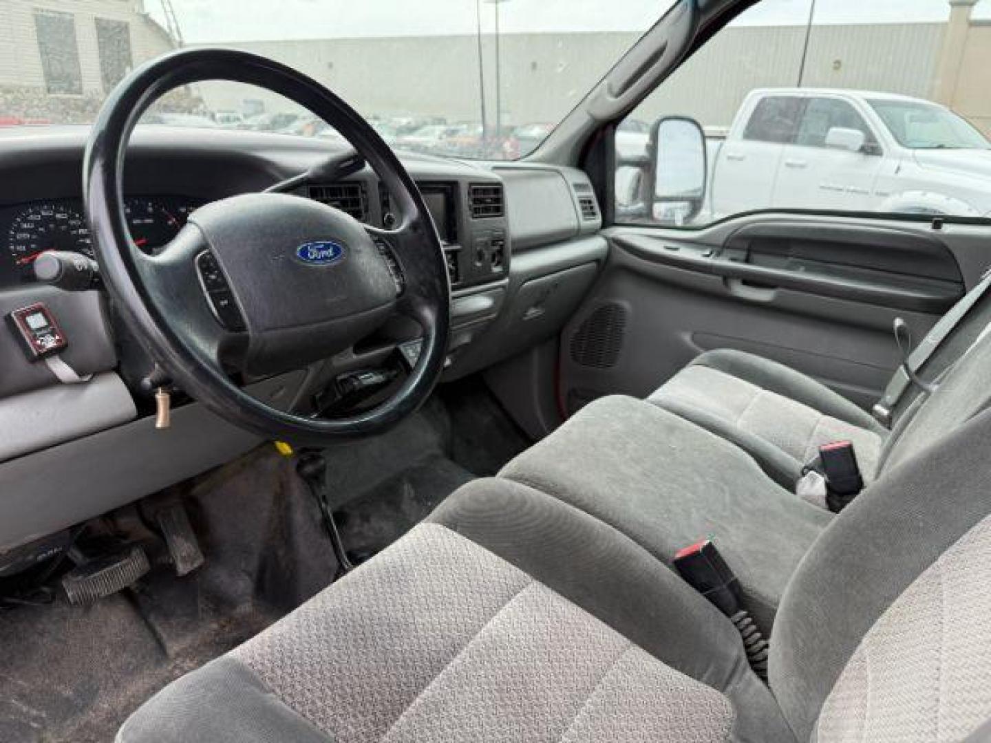 2003 Red Clearcoat /Medium Flint Ford F-350 XLT (1FTWX33F73E) with an Powerstroke 6L V-8 diesel direct injection engine, AUTOMATIC transmission, located at 1235 N Woodruff Ave., Idaho Falls, 83401, (208) 523-1053, 43.507172, -112.000488 - At Timberline Auto, finding a great deal on your next vehicle is always easy! Our experienced sales staff's goal is to help find you the right vehicle at the right price! Our knowledgeable finance department has options for almost any credit score. We offer extended service contract options to prote - Photo#10