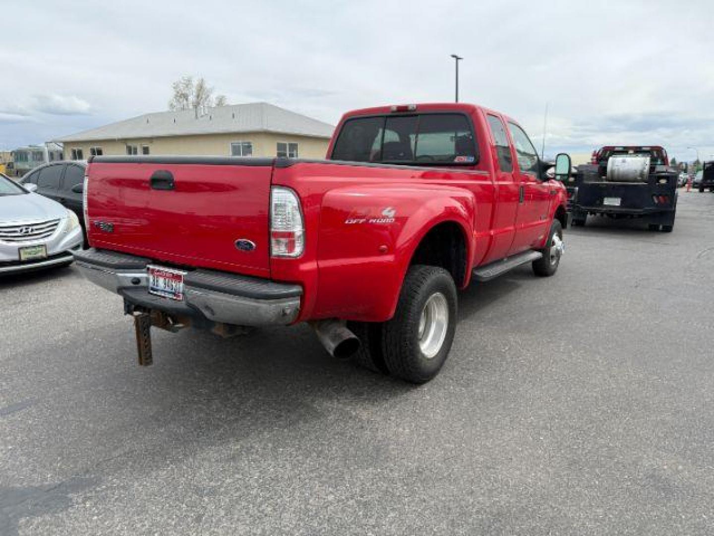 2003 Red Clearcoat /Medium Flint Ford F-350 XLT (1FTWX33F73E) with an Powerstroke 6L V-8 diesel direct injection engine, AUTOMATIC transmission, located at 1235 N Woodruff Ave., Idaho Falls, 83401, (208) 523-1053, 43.507172, -112.000488 - At Timberline Auto, finding a great deal on your next vehicle is always easy! Our experienced sales staff's goal is to help find you the right vehicle at the right price! Our knowledgeable finance department has options for almost any credit score. We offer extended service contract options to prote - Photo#4