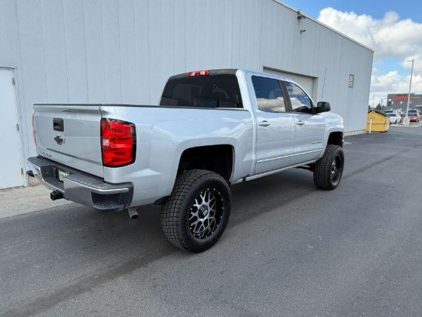 2017 Silver Ice Metallic /Jet Black Chevrolet Silverado 1500 1LT (3GCUKREC7HG) with an 5.3 engine, AUTOMATIC transmission, located at 1235 N Woodruff Ave., Idaho Falls, 83401, (208) 523-1053, 43.507172, -112.000488 - At Timberline Auto, finding a great deal on your next vehicle is always easy! Our experienced sales staff's goal is to help find you the right vehicle at the right price! Our knowledgeable finance department has options for almost any credit score. We offer extended service contract options to prote - Photo#5