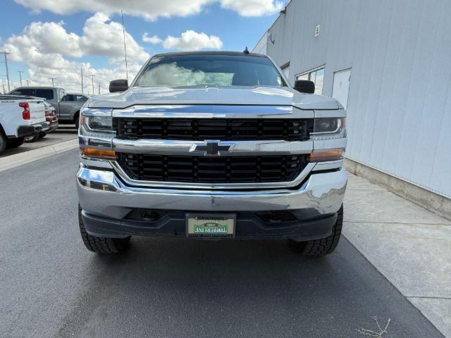 2017 Silver Ice Metallic /Jet Black Chevrolet Silverado 1500 1LT (3GCUKREC7HG) with an 5.3 engine, AUTOMATIC transmission, located at 1235 N Woodruff Ave., Idaho Falls, 83401, (208) 523-1053, 43.507172, -112.000488 - At Timberline Auto, finding a great deal on your next vehicle is always easy! Our experienced sales staff's goal is to help find you the right vehicle at the right price! Our knowledgeable finance department has options for almost any credit score. We offer extended service contract options to prote - Photo#8