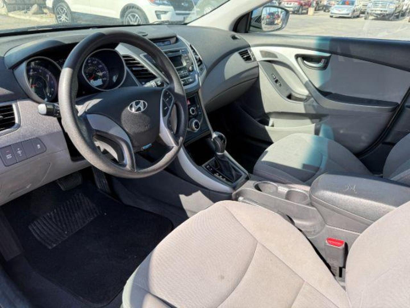 2015 BLUE /GRAY Hyundai Elantra SE (KMHDH4AE1FU) with an 1.8 engine, AUTO transmission, located at 1235 N Woodruff Ave., Idaho Falls, 83401, (208) 523-1053, 43.507172, -112.000488 - At Timberline Auto, finding a great deal on your next vehicle is always easy! Our experienced sales staff's goal is to help find you the right vehicle at the right price! Our knowledgeable finance department has options for almost any credit score. We offer extended service contract options to prote - Photo#25