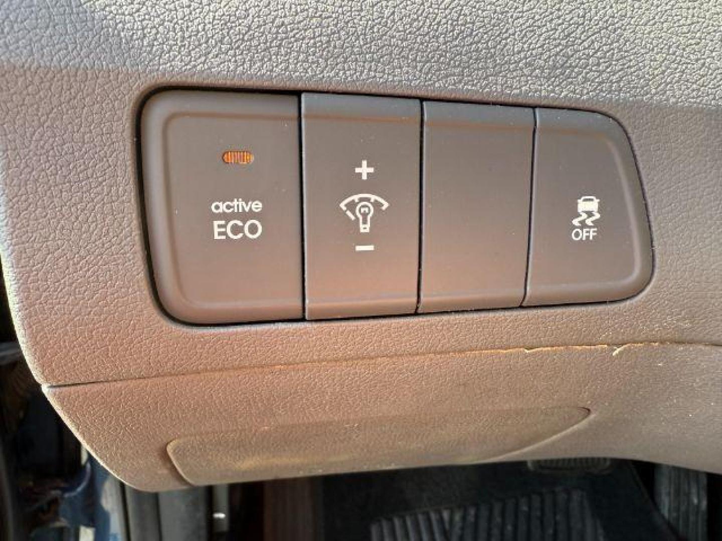 2015 BLUE /GRAY Hyundai Elantra SE (KMHDH4AE1FU) with an 1.8 engine, AUTO transmission, located at 1235 N Woodruff Ave., Idaho Falls, 83401, (208) 523-1053, 43.507172, -112.000488 - At Timberline Auto, finding a great deal on your next vehicle is always easy! Our experienced sales staff's goal is to help find you the right vehicle at the right price! Our knowledgeable finance department has options for almost any credit score. We offer extended service contract options to prote - Photo#28
