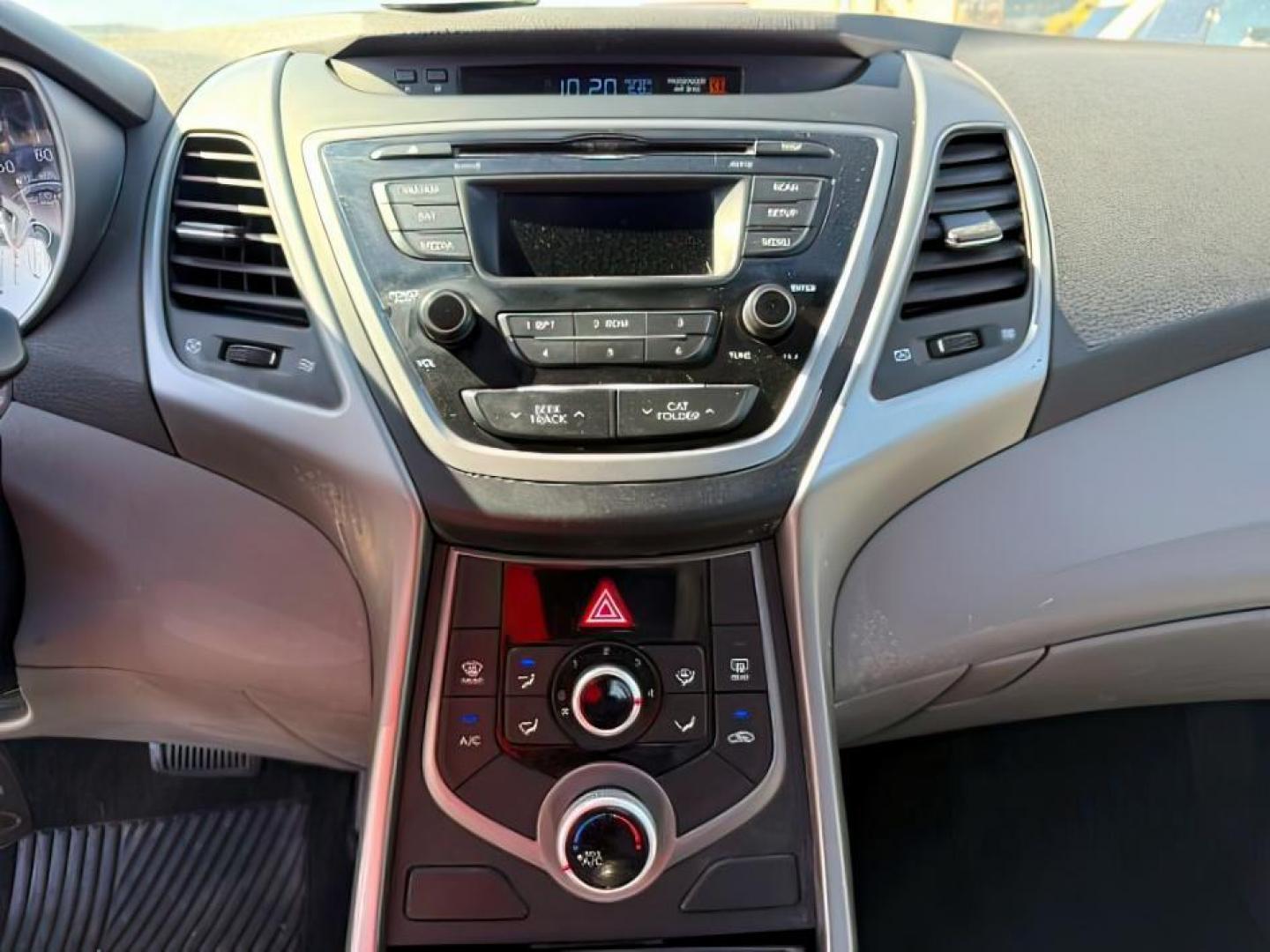 2015 BLUE /GRAY Hyundai Elantra SE (KMHDH4AE1FU) with an 1.8 engine, AUTO transmission, located at 1235 N Woodruff Ave., Idaho Falls, 83401, (208) 523-1053, 43.507172, -112.000488 - At Timberline Auto, finding a great deal on your next vehicle is always easy! Our experienced sales staff's goal is to help find you the right vehicle at the right price! Our knowledgeable finance department has options for almost any credit score. We offer extended service contract options to prote - Photo#10