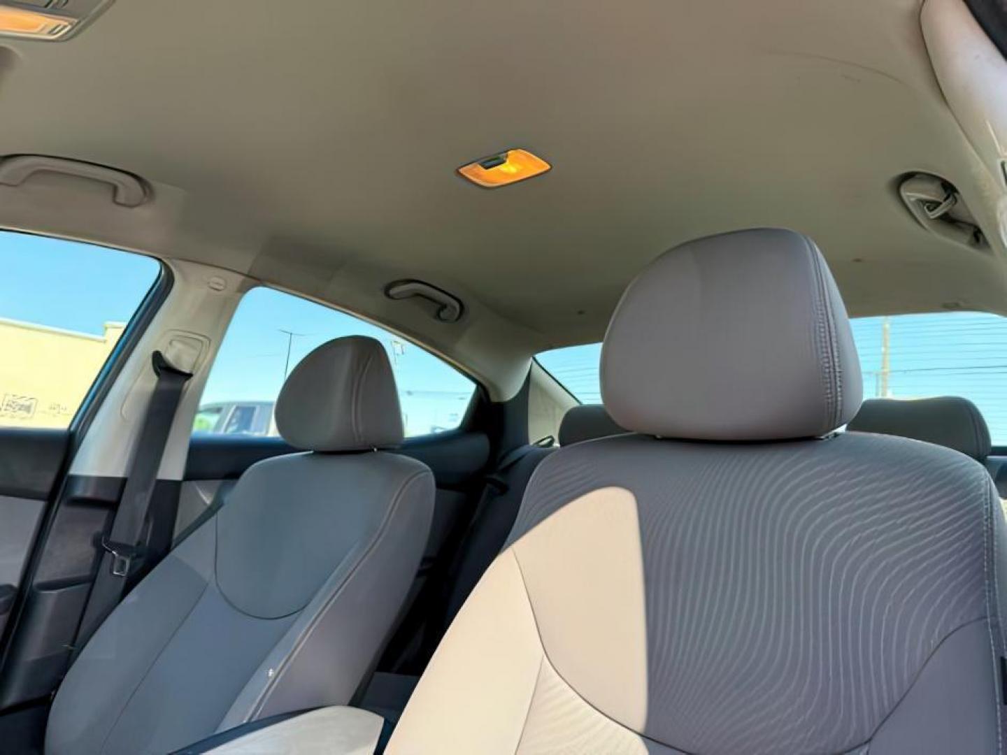 2015 BLUE /GRAY Hyundai Elantra SE (KMHDH4AE1FU) with an 1.8 engine, AUTO transmission, located at 1235 N Woodruff Ave., Idaho Falls, 83401, (208) 523-1053, 43.507172, -112.000488 - At Timberline Auto, finding a great deal on your next vehicle is always easy! Our experienced sales staff's goal is to help find you the right vehicle at the right price! Our knowledgeable finance department has options for almost any credit score. We offer extended service contract options to prote - Photo#12