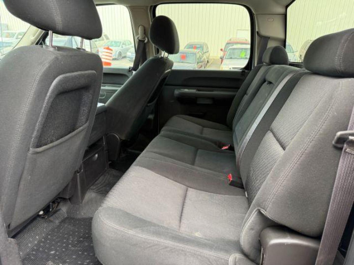 2012 WHITE /CLOTH GMC Sierra 2500HD SLE (1GT120CG6CF) with an 6.0 engine, AUTOMATIC transmission, located at 1235 N Woodruff Ave., Idaho Falls, 83401, (208) 523-1053, 43.507172, -112.000488 - At Timberline Auto, finding a great deal on your next vehicle is always easy! Our experienced sales staff's goal is to help find you the right vehicle at the right price! Our knowledgeable finance department has options for almost any credit score. We offer extended service contract options to prote - Photo#16