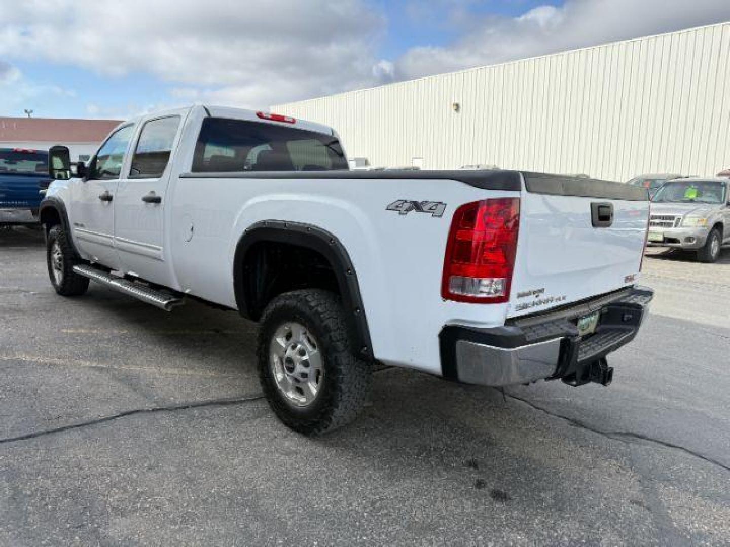 2012 WHITE /CLOTH GMC Sierra 2500HD SLE (1GT120CG6CF) with an 6.0 engine, AUTOMATIC transmission, located at 1235 N Woodruff Ave., Idaho Falls, 83401, (208) 523-1053, 43.507172, -112.000488 - At Timberline Auto, finding a great deal on your next vehicle is always easy! Our experienced sales staff's goal is to help find you the right vehicle at the right price! Our knowledgeable finance department has options for almost any credit score. We offer extended service contract options to prote - Photo#1