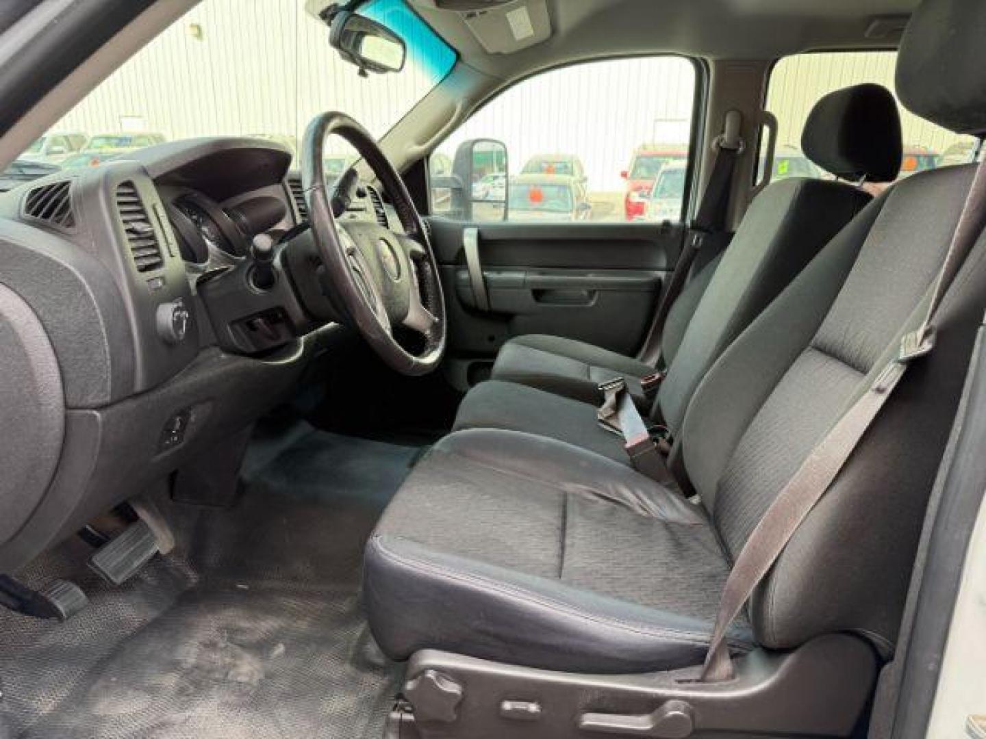 2012 WHITE /CLOTH GMC Sierra 2500HD SLE (1GT120CG6CF) with an 6.0 engine, AUTOMATIC transmission, located at 1235 N Woodruff Ave., Idaho Falls, 83401, (208) 523-1053, 43.507172, -112.000488 - At Timberline Auto, finding a great deal on your next vehicle is always easy! Our experienced sales staff's goal is to help find you the right vehicle at the right price! Our knowledgeable finance department has options for almost any credit score. We offer extended service contract options to prote - Photo#8