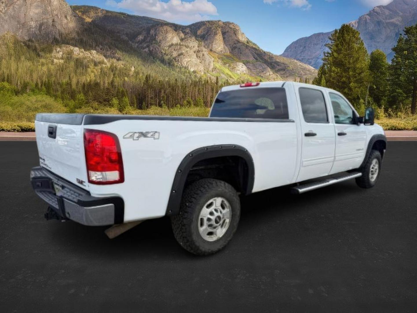 2012 WHITE /CLOTH GMC Sierra 2500HD SLE (1GT120CG6CF) with an 6.0 engine, AUTOMATIC transmission, located at 1235 N Woodruff Ave., Idaho Falls, 83401, (208) 523-1053, 43.507172, -112.000488 - At Timberline Auto, finding a great deal on your next vehicle is always easy! Our experienced sales staff's goal is to help find you the right vehicle at the right price! Our knowledgeable finance department has options for almost any credit score. We offer extended service contract options to prote - Photo#3