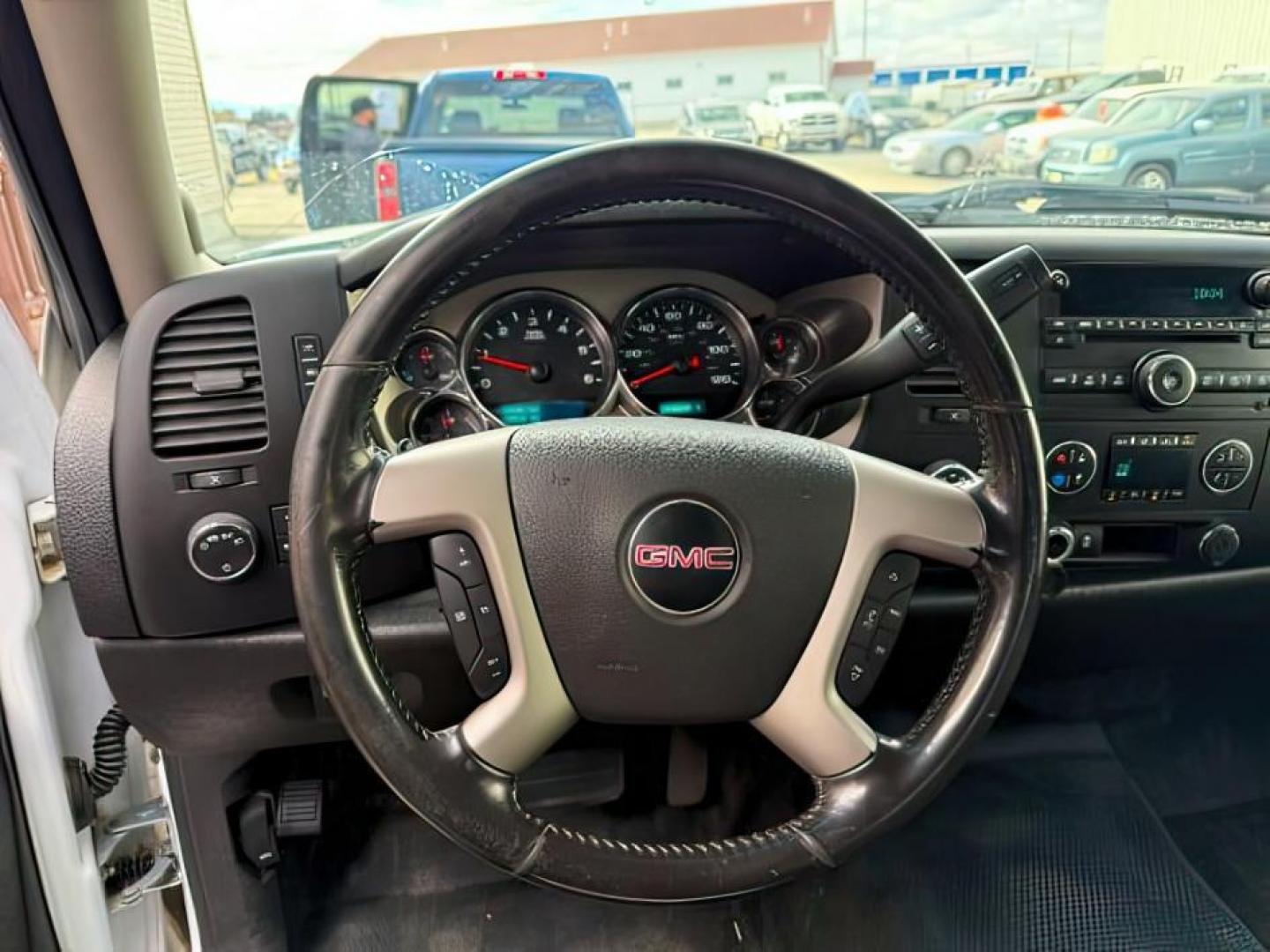 2012 WHITE /CLOTH GMC Sierra 2500HD SLE (1GT120CG6CF) with an 6.0 engine, AUTOMATIC transmission, located at 1235 N Woodruff Ave., Idaho Falls, 83401, (208) 523-1053, 43.507172, -112.000488 - At Timberline Auto, finding a great deal on your next vehicle is always easy! Our experienced sales staff's goal is to help find you the right vehicle at the right price! Our knowledgeable finance department has options for almost any credit score. We offer extended service contract options to prote - Photo#11