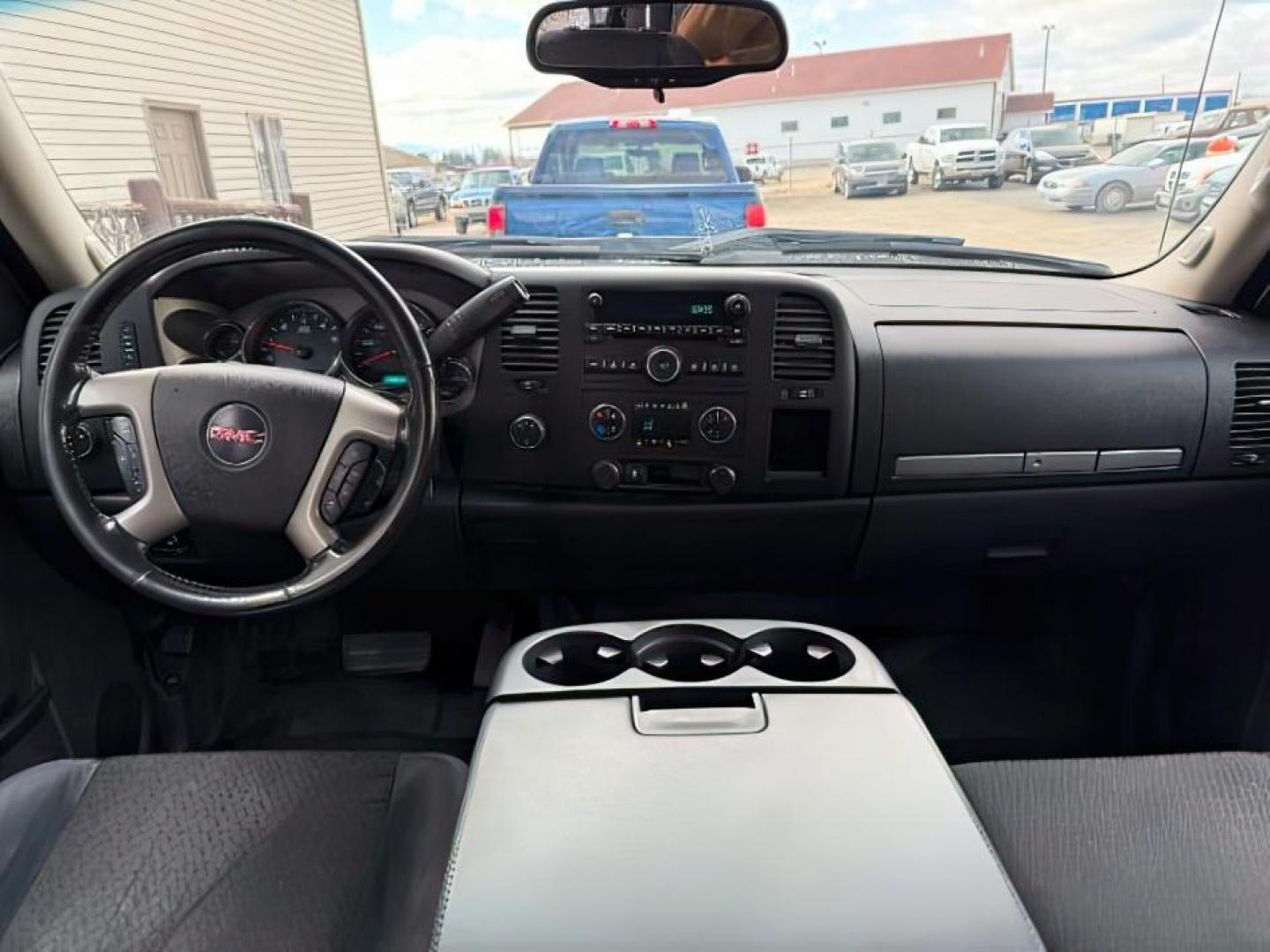 2012 WHITE /CLOTH GMC Sierra 2500HD SLE (1GT120CG6CF) with an 6.0 engine, AUTOMATIC transmission, located at 1235 N Woodruff Ave., Idaho Falls, 83401, (208) 523-1053, 43.507172, -112.000488 - At Timberline Auto, finding a great deal on your next vehicle is always easy! Our experienced sales staff's goal is to help find you the right vehicle at the right price! Our knowledgeable finance department has options for almost any credit score. We offer extended service contract options to prote - Photo#13